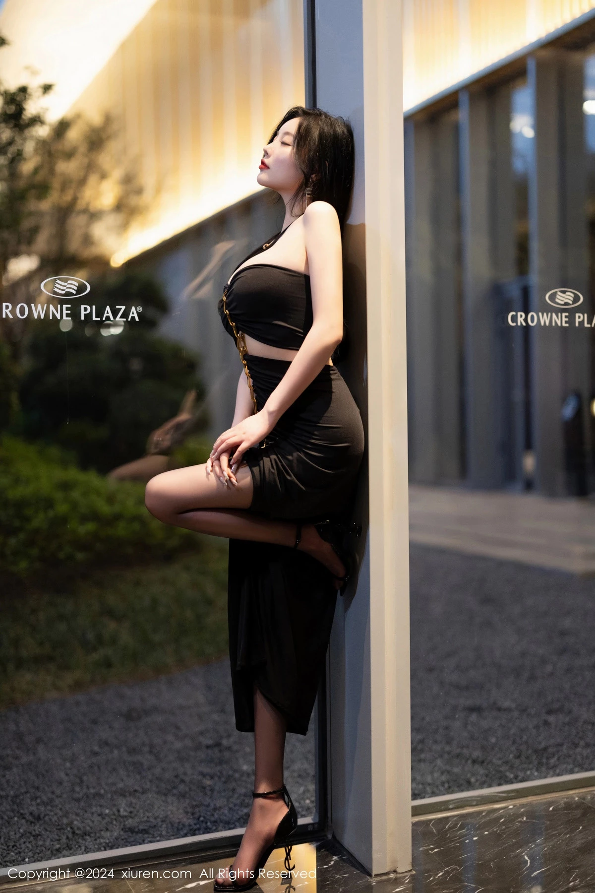 [[XiuRen秀人网]秀人网]No.8484_女神杨晨晨Yome黑色长裙露性感黑色内衣配超薄黑丝极致魅惑写真76P