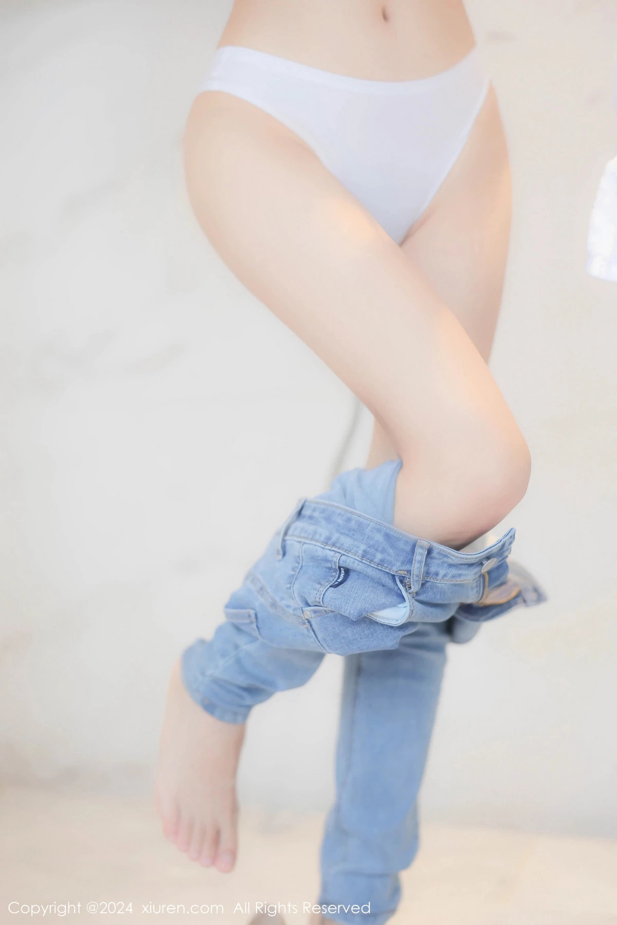 [[XiuRen秀人网]秀人网]No.8467_新人模特周周不吃香菜性感白T配牛仔裤秀完美身姿迷人诱惑写真87P