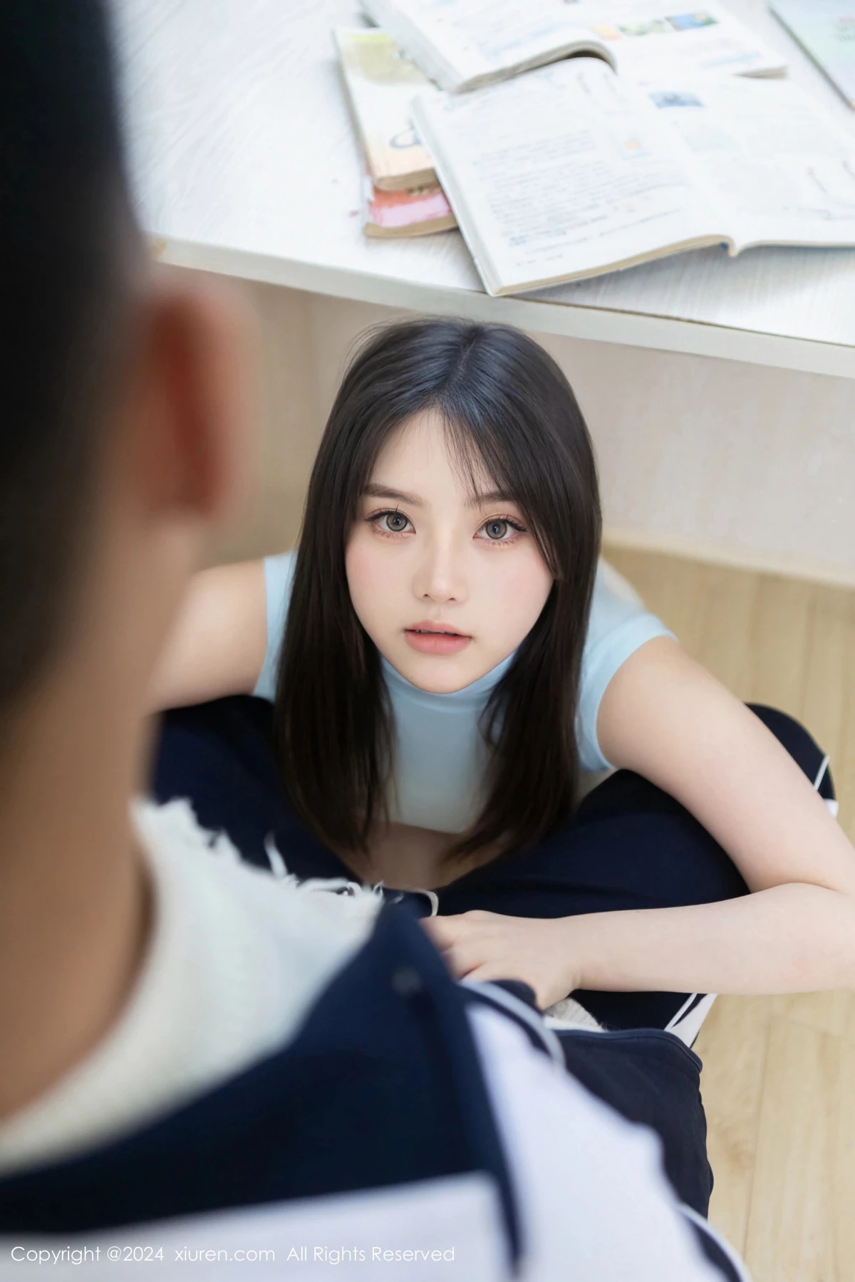 [[XiuRen秀人网]秀人网]No.8482_模特豆瓣酱性感浅蓝上衣配白短裙露超薄肉丝秀丰满身材诱惑写真119P