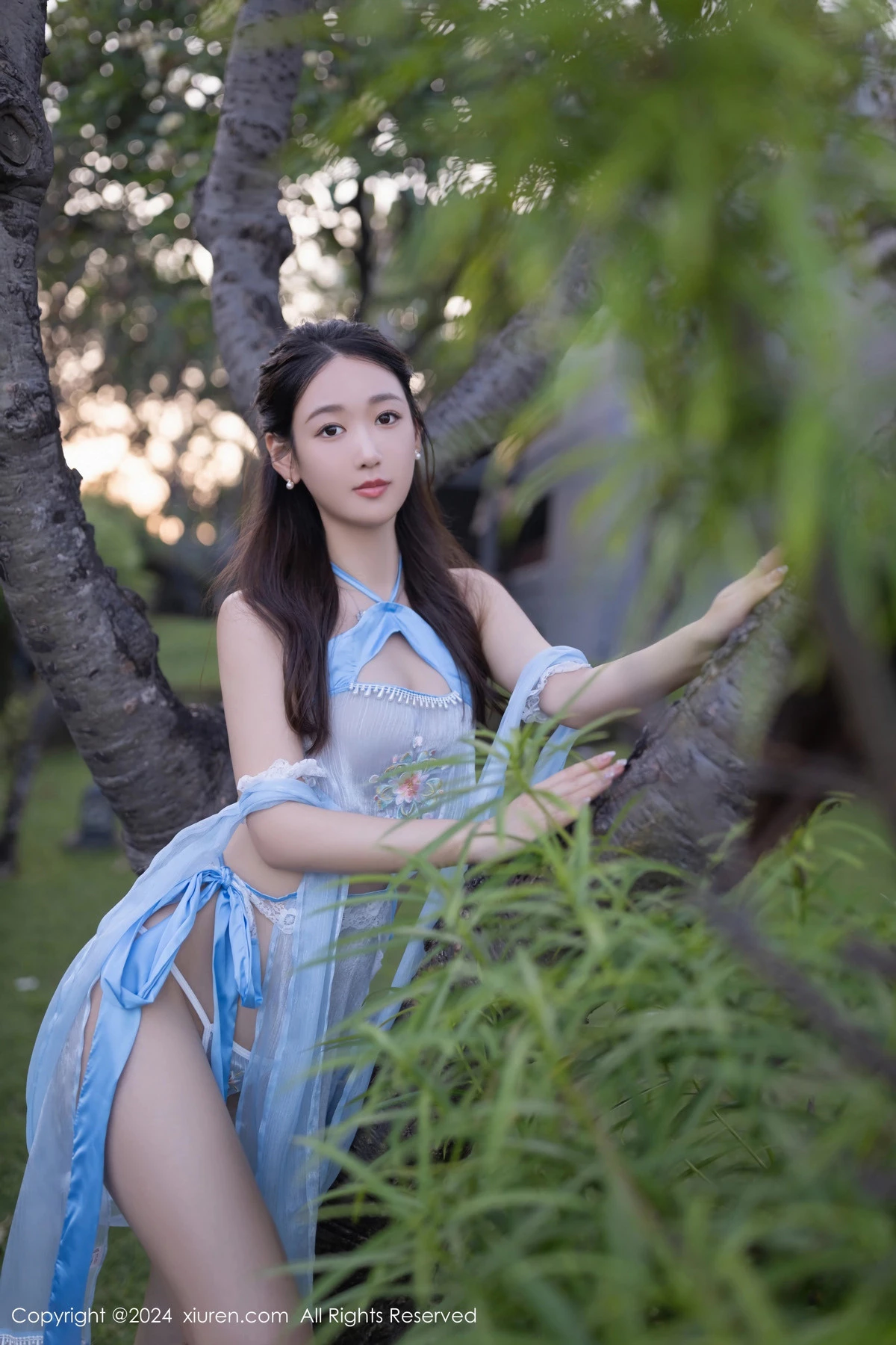 [[XiuRen秀人网]秀人网]No.8492_模特唐安琪户外泳池性感蓝色古装薄纱服饰秀柔美身段诱惑写真81P