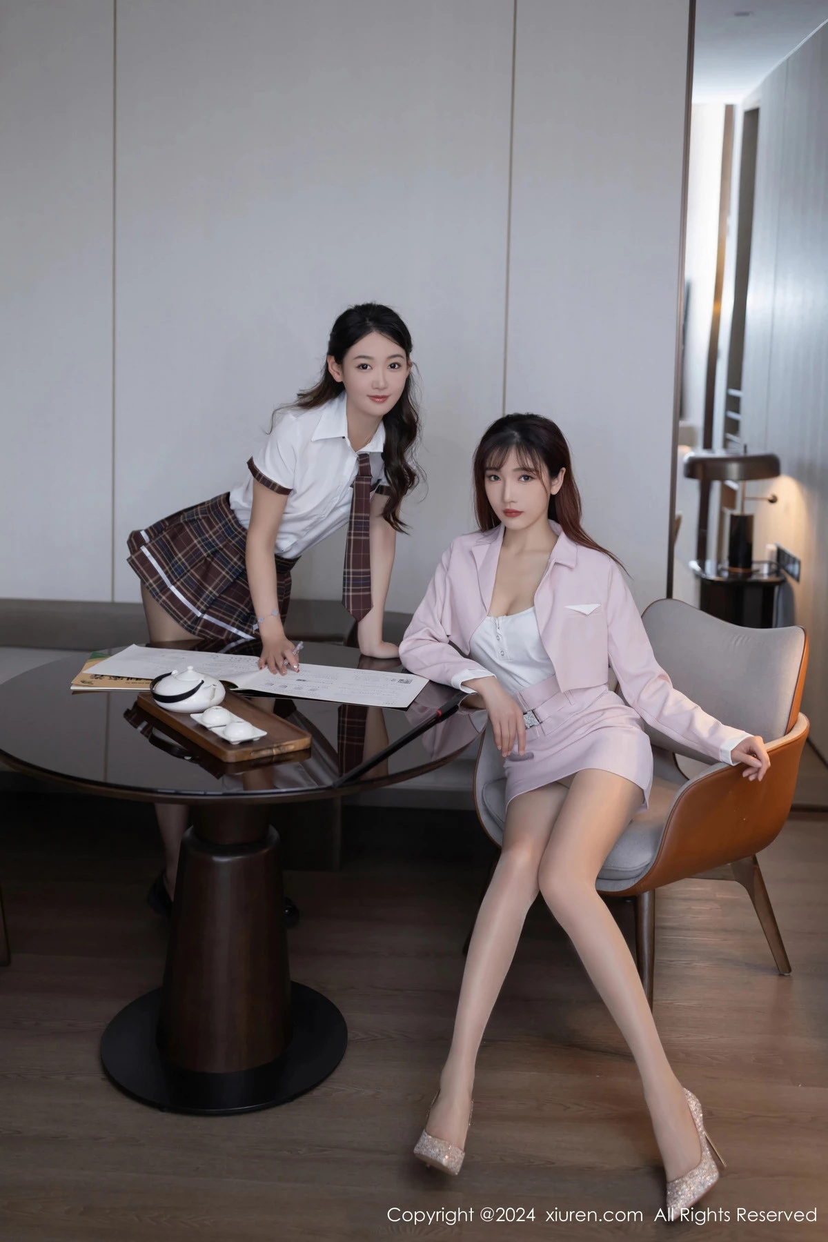 [[XiuRen秀人网]秀人网]No.8485_模特合集女神唐安琪＆陆萱萱性感学妹制服秀曼妙身姿诱惑写真80P