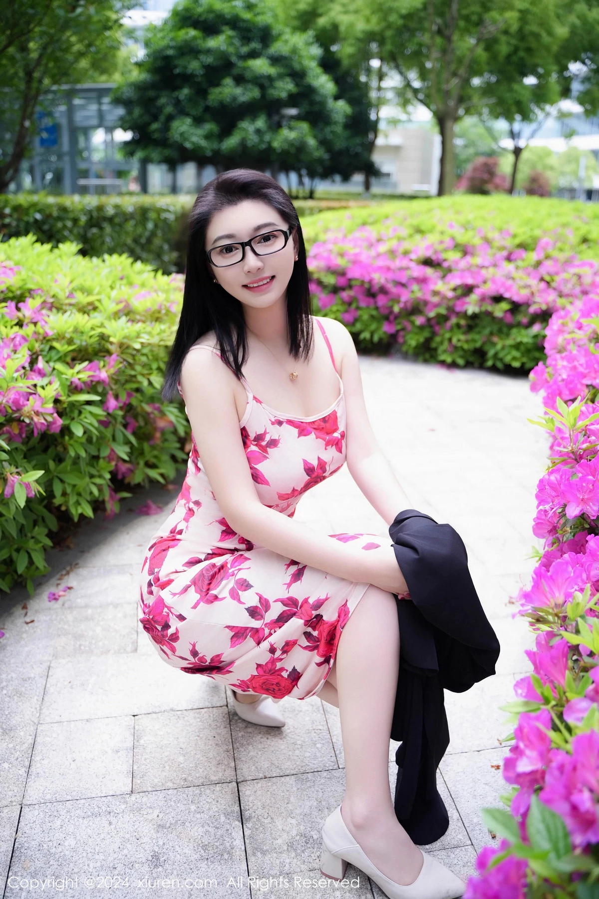 [[XiuRen秀人网]秀人网]No.8468_模特雅茹老师厨房场景性感红色图案长裙秀柔美身姿完美诱惑写真79P