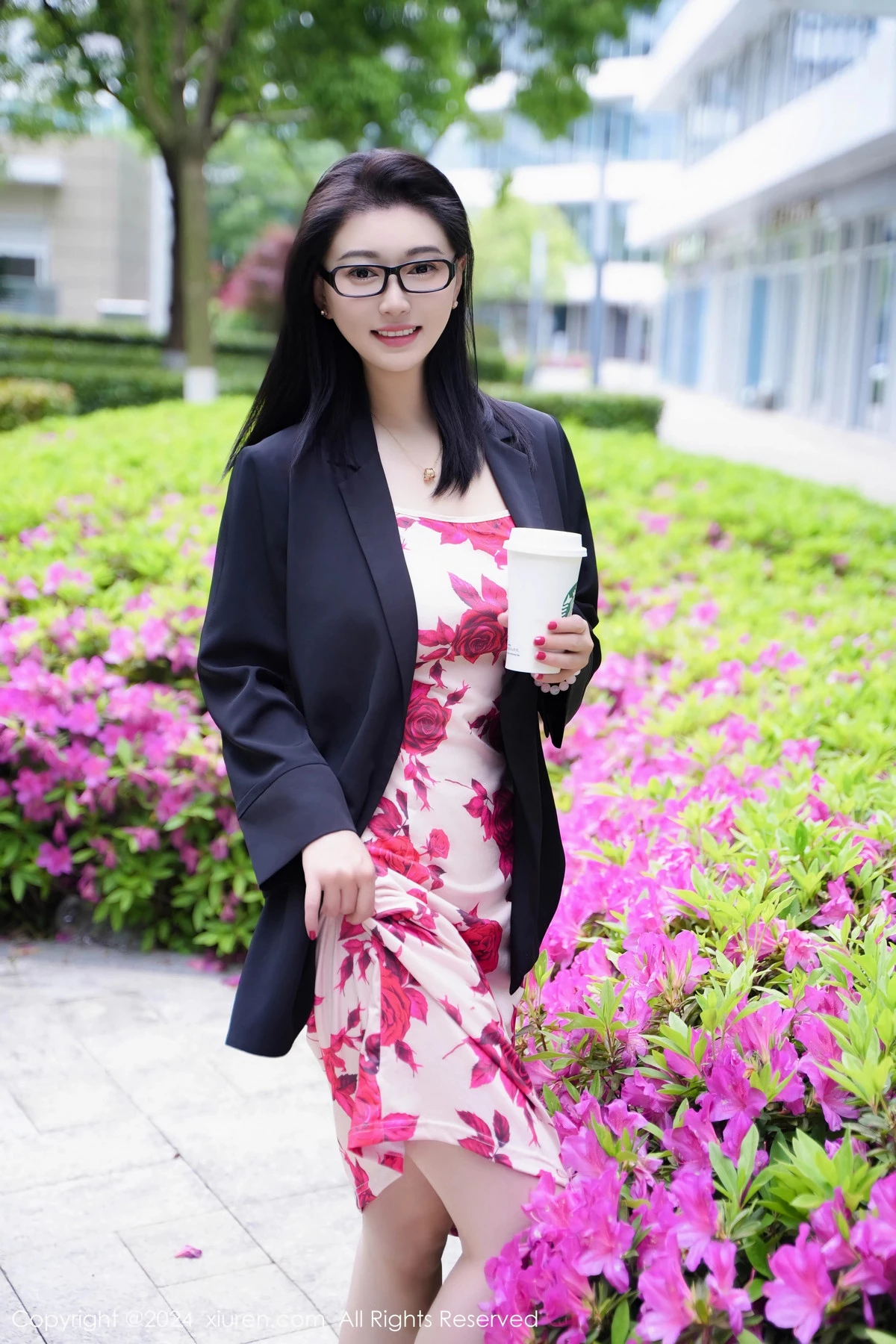 [[XiuRen秀人网]秀人网]No.8468_模特雅茹老师厨房场景性感红色图案长裙秀柔美身姿完美诱惑写真79P