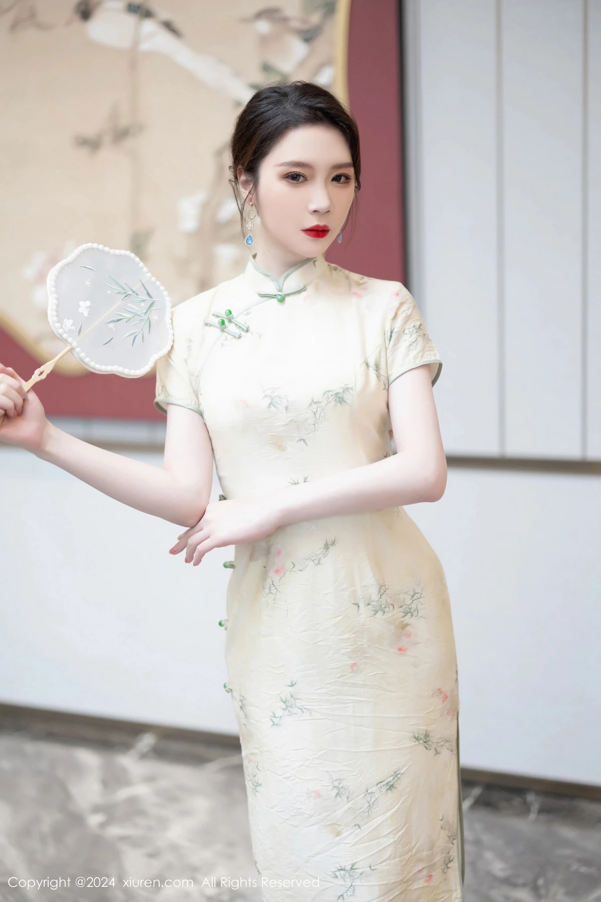 [[XiuRen秀人网]秀人网]No.8497_模特梦心玥性感浅黄色旗袍配肉丝吊袜秀高挑曼妙身姿诱惑写真83P