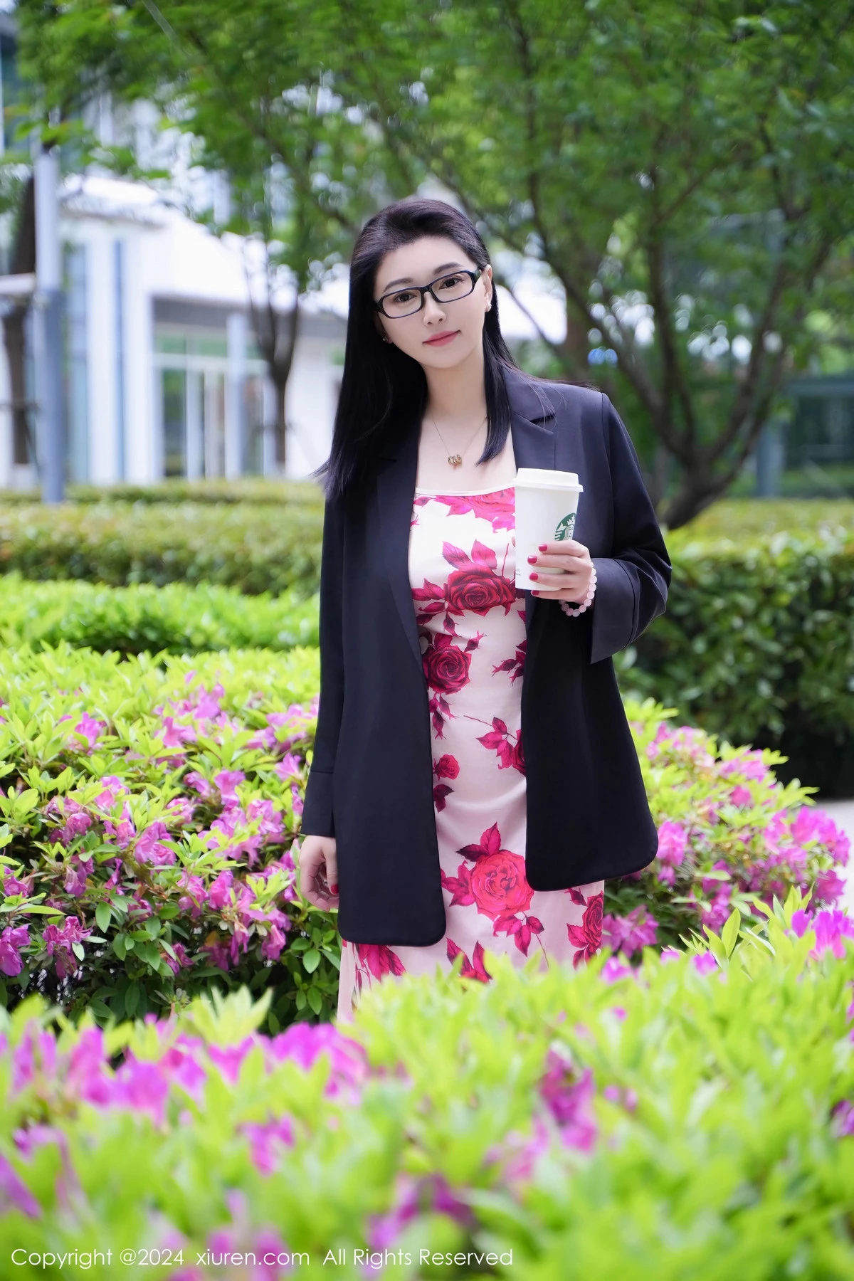 [[XiuRen秀人网]秀人网]No.8468_模特雅茹老师厨房场景性感红色图案长裙秀柔美身姿完美诱惑写真79P