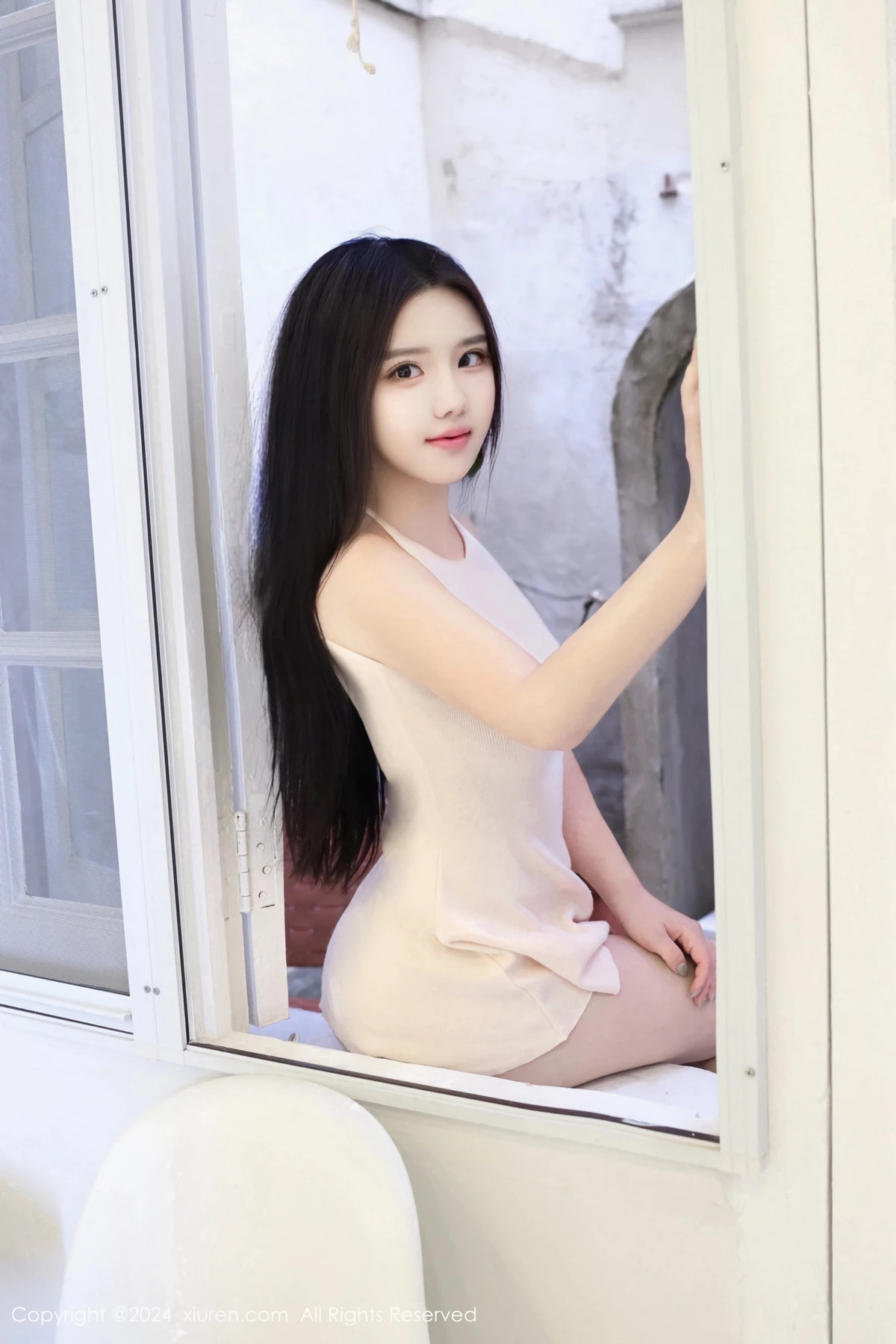 [[XiuRen秀人网]秀人网]No.8483_模特小薯条nienie性感白色连衣短裙配超薄肉丝秀完美身材诱惑写真78P