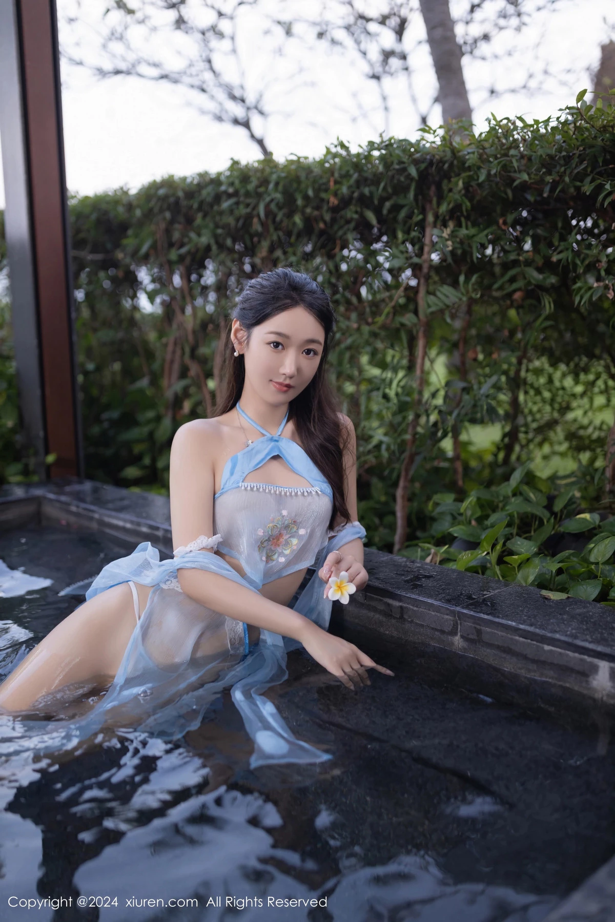 [[XiuRen秀人网]秀人网]No.8492_模特唐安琪户外泳池性感蓝色古装薄纱服饰秀柔美身段诱惑写真81P