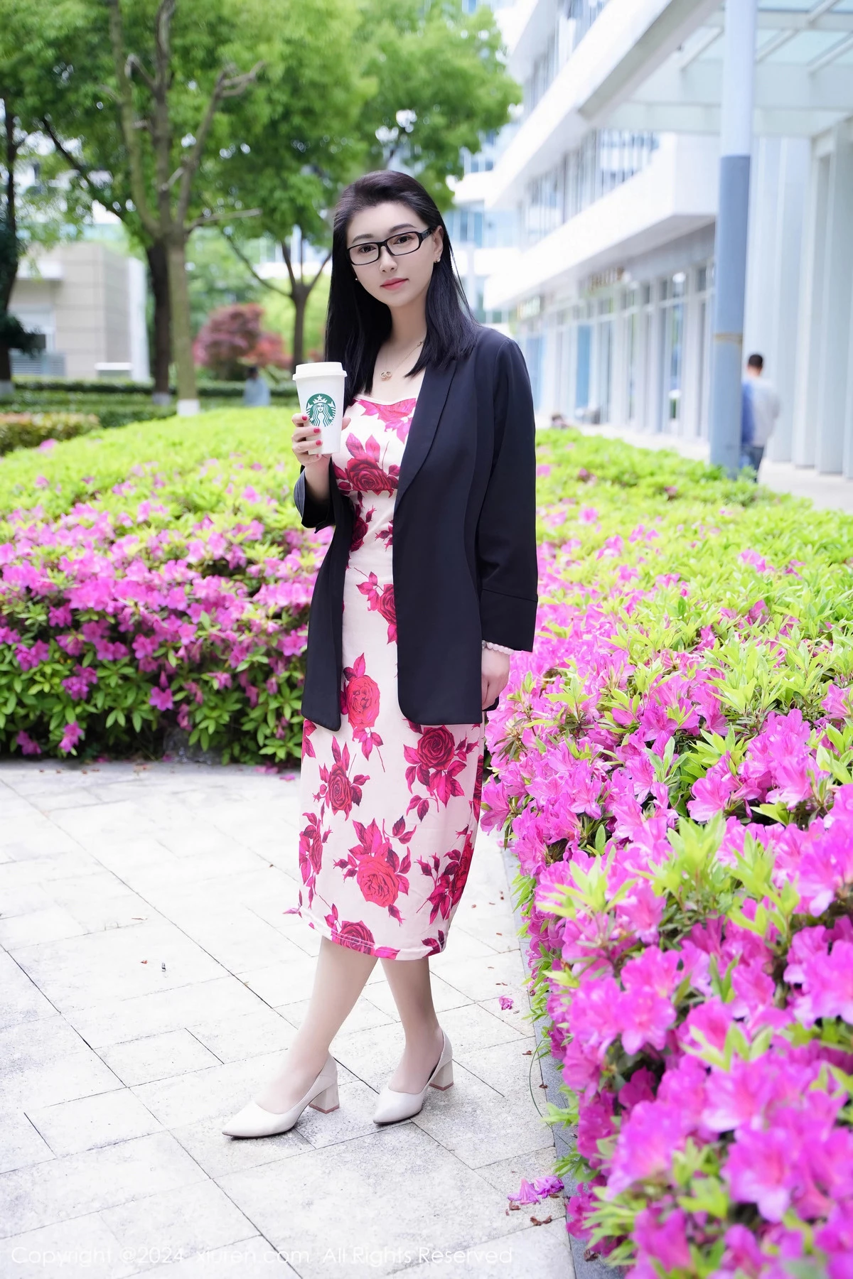 [[XiuRen秀人网]秀人网]No.8468_模特雅茹老师厨房场景性感红色图案长裙秀柔美身姿完美诱惑写真79P