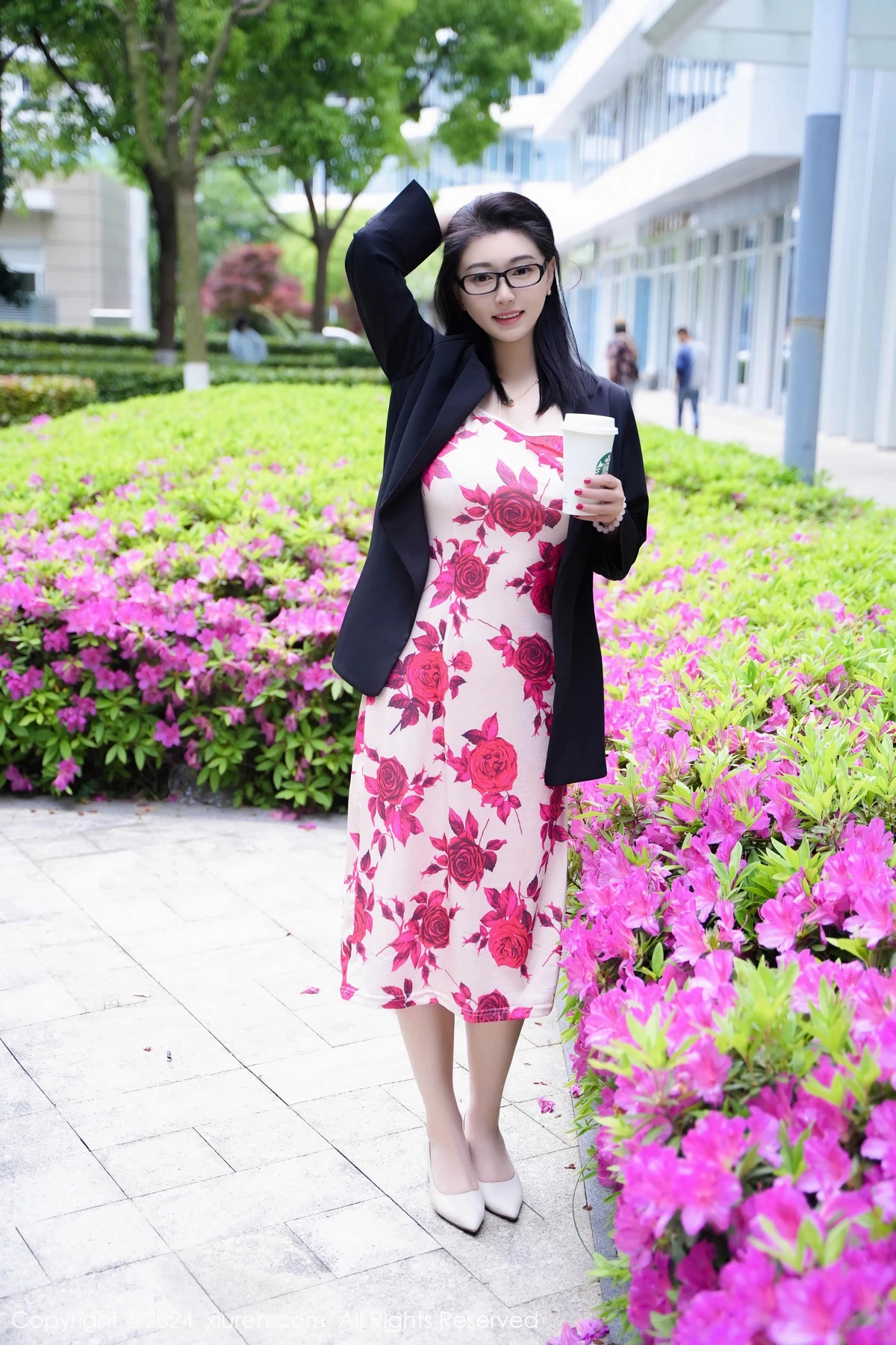 [[XiuRen秀人网]秀人网]No.8468_模特雅茹老师厨房场景性感红色图案长裙秀柔美身姿完美诱惑写真79P