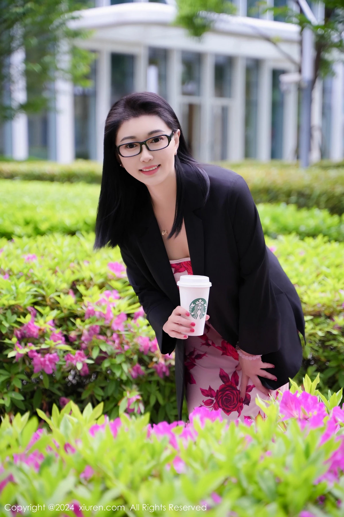 [[XiuRen秀人网]秀人网]No.8468_模特雅茹老师厨房场景性感红色图案长裙秀柔美身姿完美诱惑写真79P