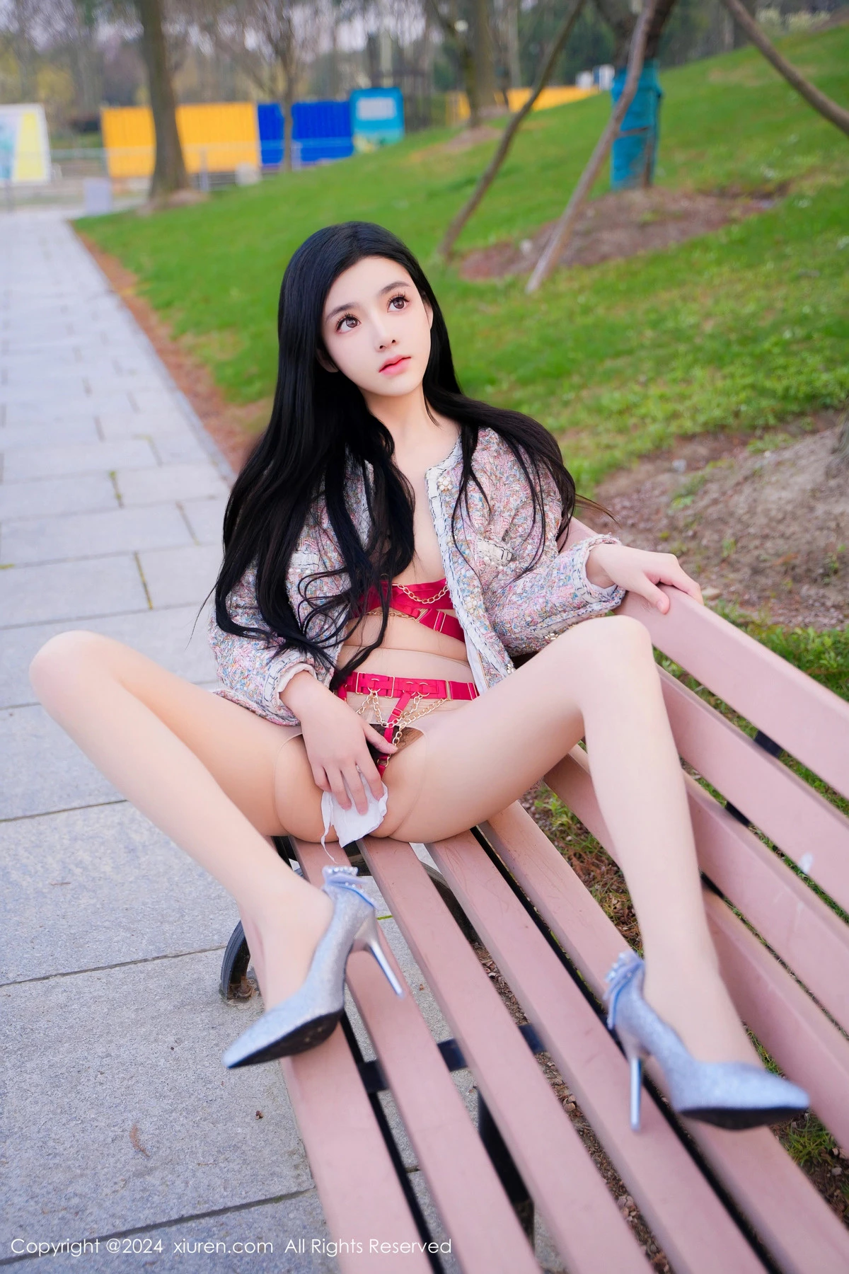 [[XiuRen秀人网]秀人网]No.8489_模特龙雪儿户外性感红色情趣服饰配开档白丝秀惹火身材诱惑写真49P