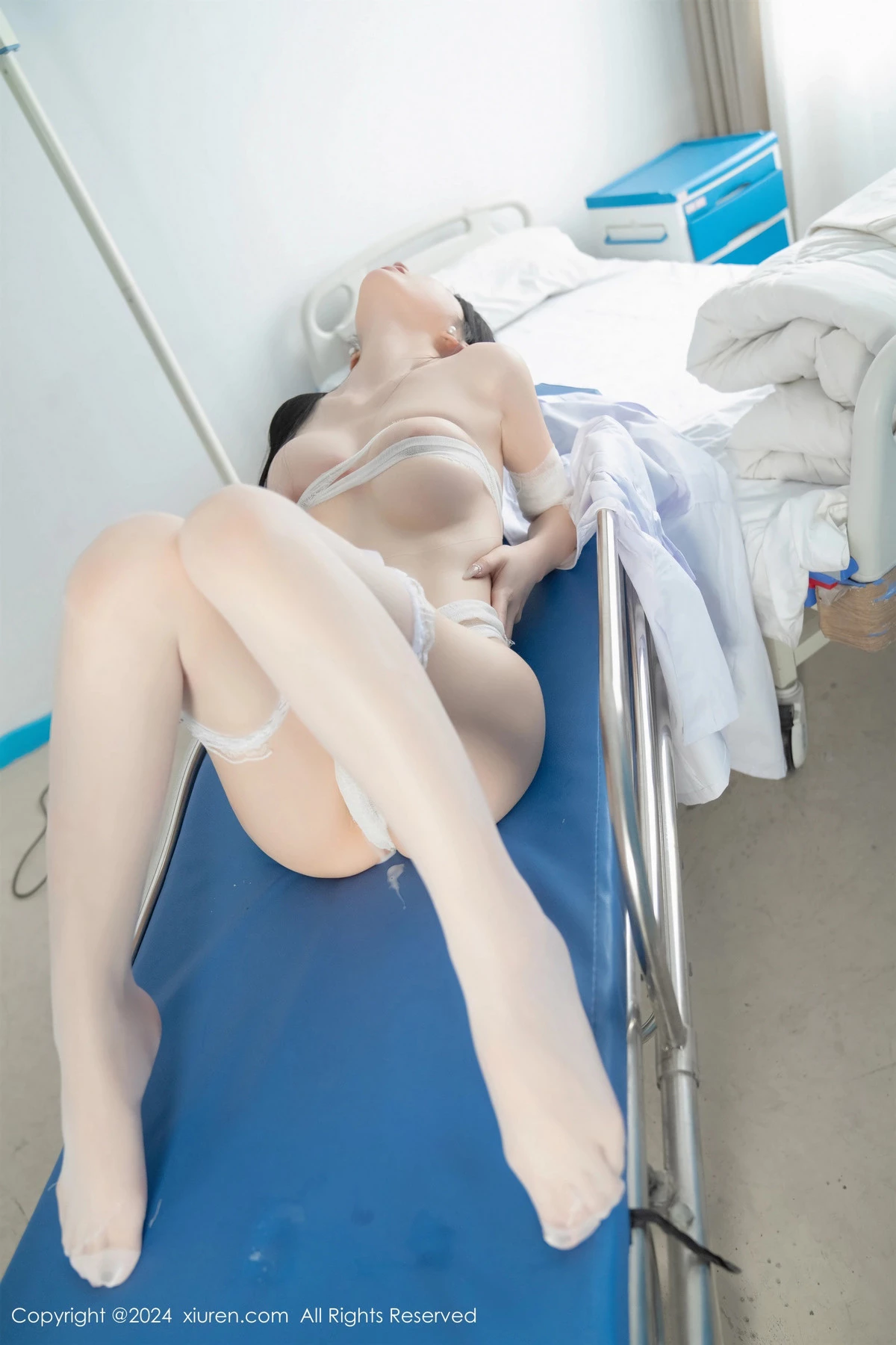 [[XiuRen秀人网]秀人网]No.8481_女神周于希Sally女医生主题白大褂下性感内衣配白丝袜诱惑写真80P