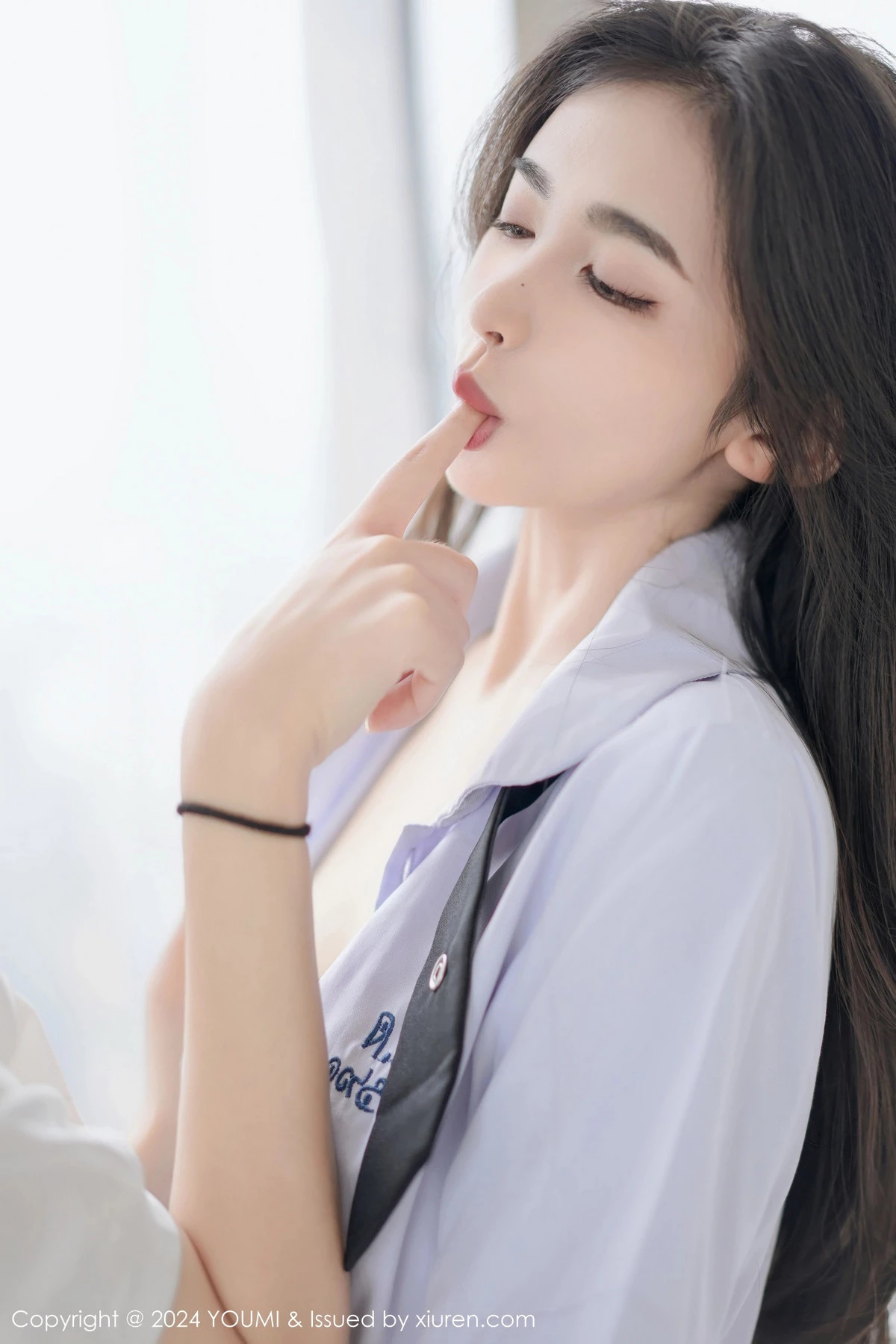 [YouMi尤蜜荟]Vol.1057_模特鱼尾fish＆小茶茶性感学妹制服配黑丝袜秀完美身材迷人写真103P