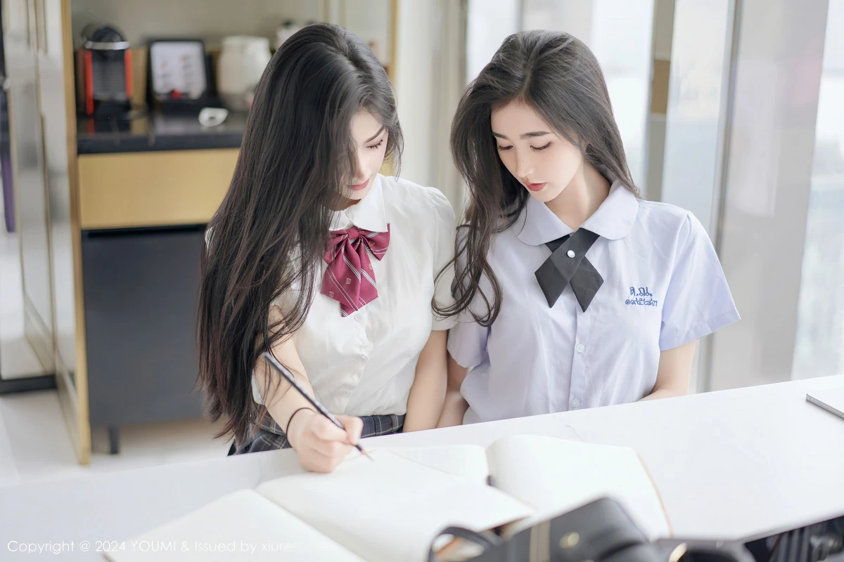 [YouMi尤蜜荟]Vol.1057_模特鱼尾fish＆小茶茶性感学妹制服配黑丝袜秀完美身材迷人写真103P