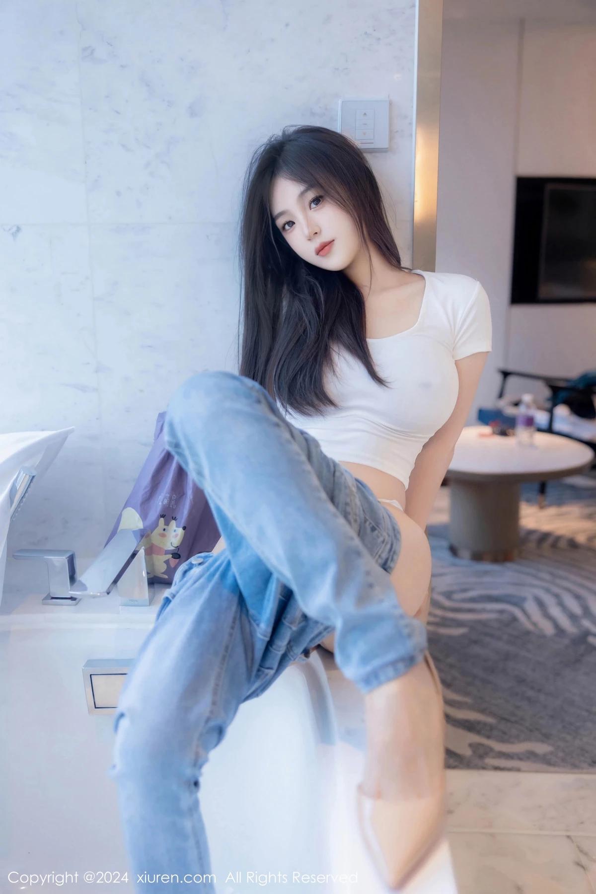 [[XiuRen秀人网]秀人网]No.8467_新人模特周周不吃香菜性感白T配牛仔裤秀完美身姿迷人诱惑写真87P