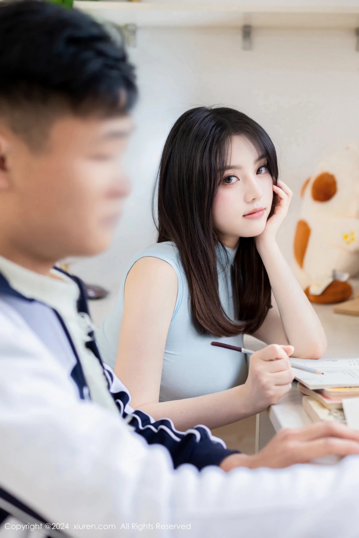 [[XiuRen秀人网]秀人网]No.8482_模特豆瓣酱性感浅蓝上衣配白短裙露超薄肉丝秀丰满身材诱惑写真119P