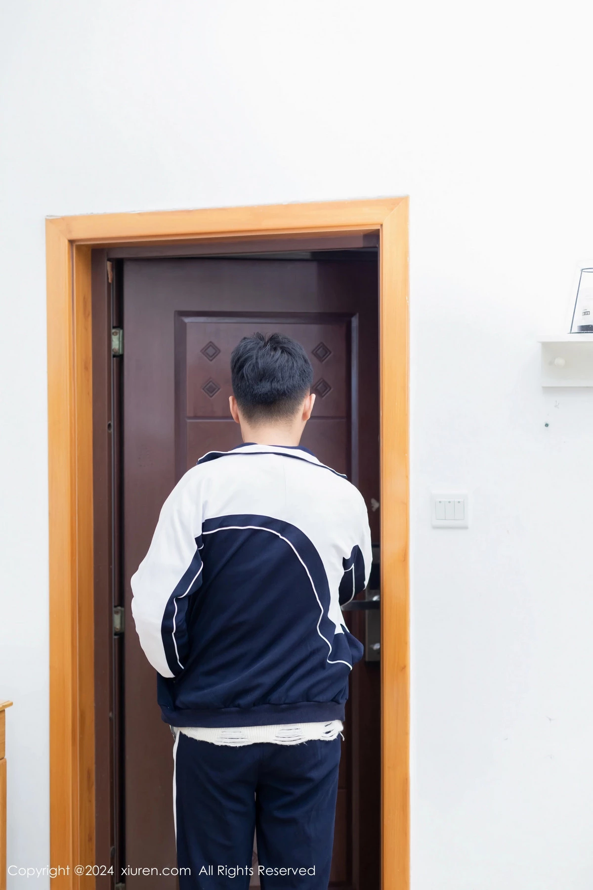 [[XiuRen秀人网]秀人网]No.8482_模特豆瓣酱性感浅蓝上衣配白短裙露超薄肉丝秀丰满身材诱惑写真119P