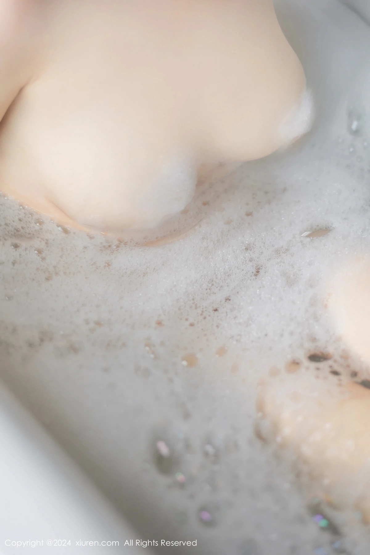 [[XiuRen秀人网]秀人网]No.8486_模特桃妖夭浴缸场景私房大尺度泡泡浴秀火辣身材极致诱惑写真84P