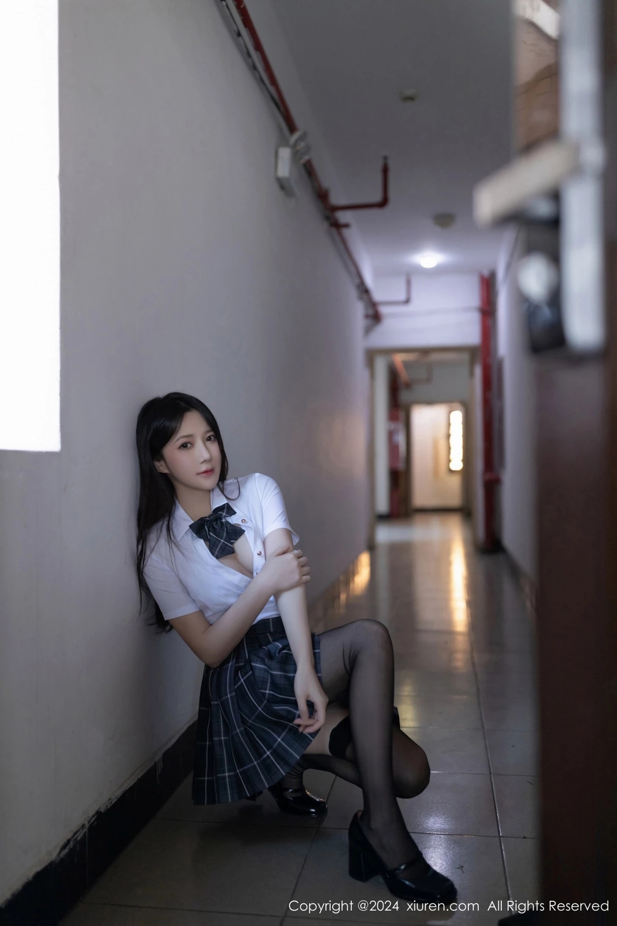 [[XiuRen秀人网]秀人网]No.8516_模特鱼子酱Fish性感白色衬衫配格子短裙露超薄黑丝撩人诱惑写真80P