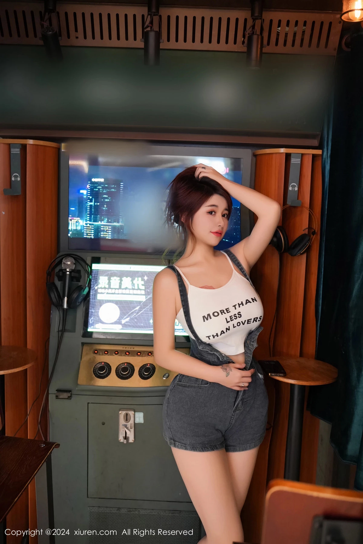 [[XiuRen秀人网]秀人网]No.8506_模特美七Mia性感白色服饰配牛仔裤半脱秀丰腴身材惹火诱惑写真99P