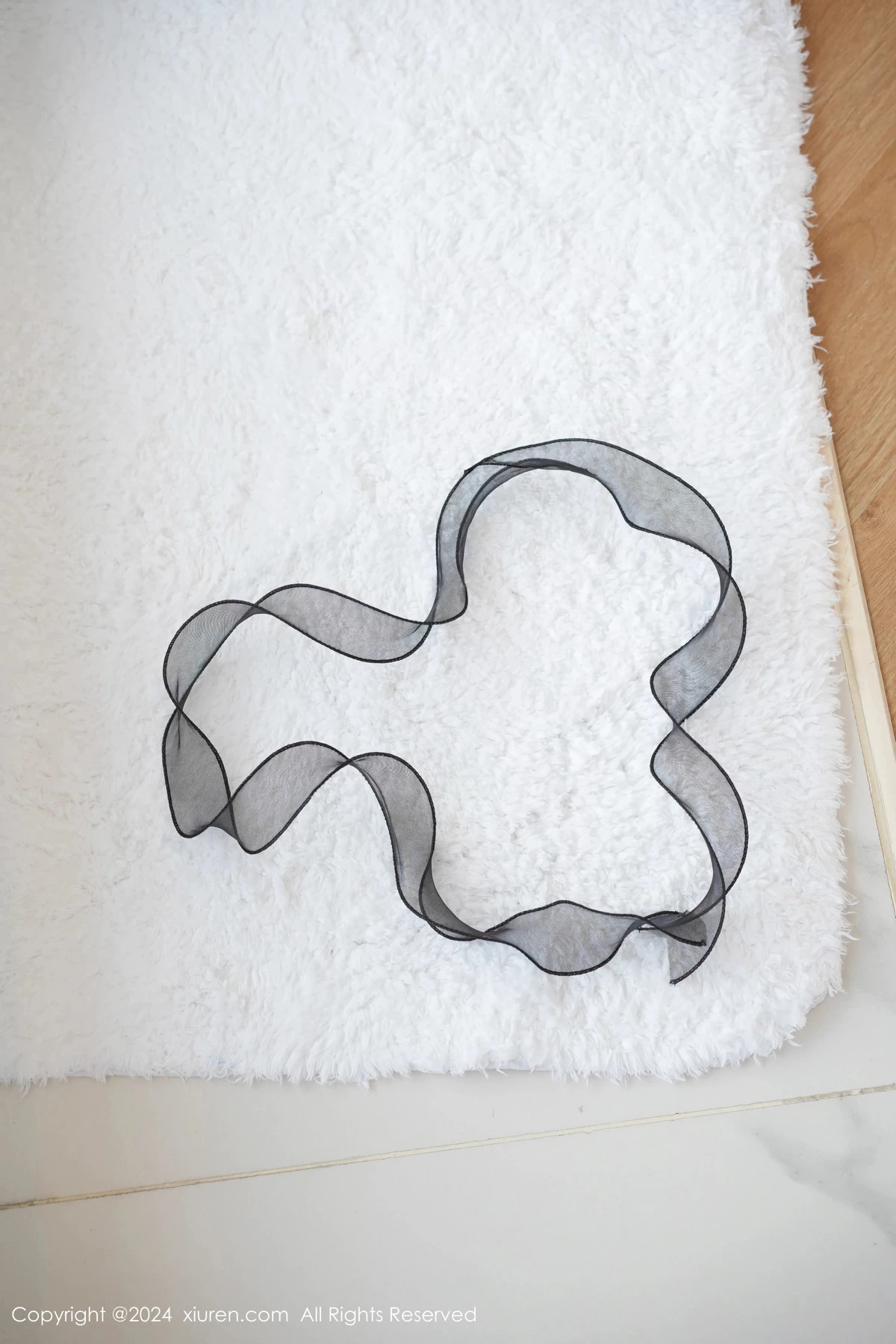 [[XiuRen秀人网]秀人网]No.8507_模特鱼尾fish性感白色制服配白色筒袜半脱秀曼妙身姿诱惑写真90P