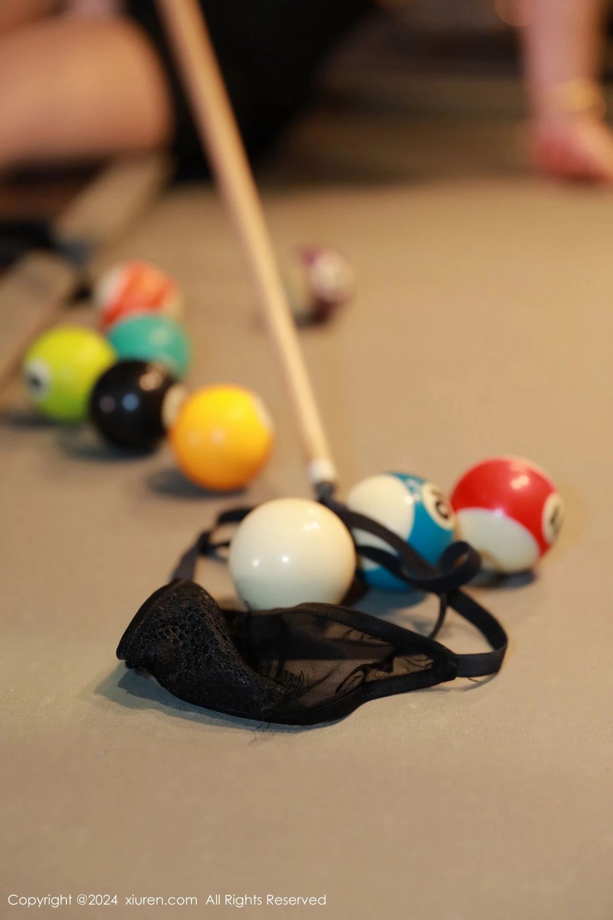 [[XiuRen秀人网]秀人网]No.8505_模特王婉悠Queen台球场景性感白T配黑短裙秀丰满身材诱惑写真96P