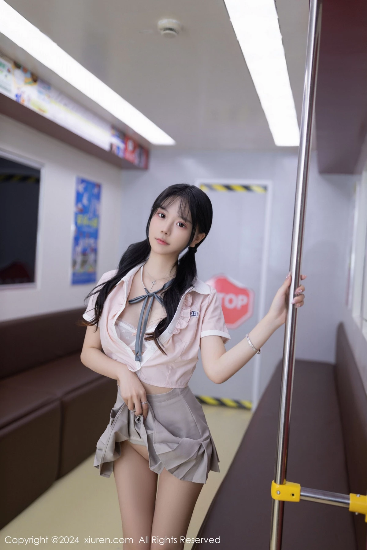 [[XiuRen秀人网]秀人网]No.8515_模特幼幼地铁场景性感浅色学妹制服半脱秀完美身材迷人诱惑写真80P