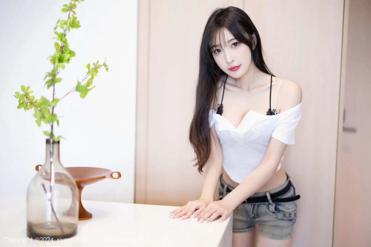 [[XiuRen秀人网]秀人网]No.8504_模特林星阑性感白色短T配牛仔短裤露黑色蕾丝内衣撩人诱惑写真81P