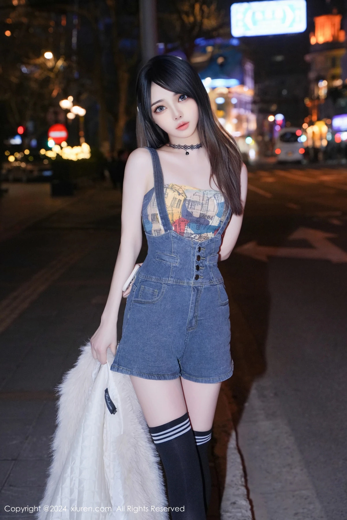 [[XiuRen秀人网]秀人网]No.8508_模特林月月性感抹胸牛仔背带服配黑色腿袜秀完美身材迷人写真63P