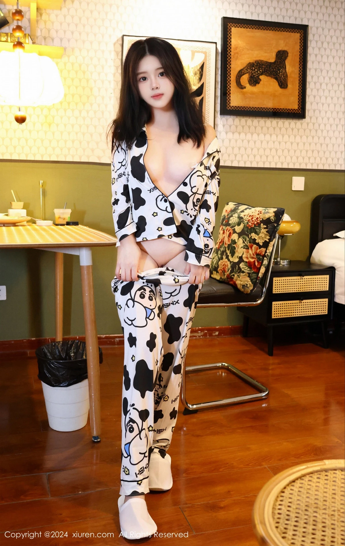 [[XiuRen秀人网]秀人网]No.8517_模特小薯条nienie性感花色睡衣+透明胶衣短裙秀惹火身材诱惑写真78P