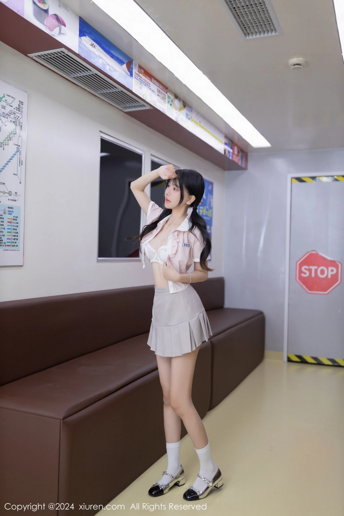 [[XiuRen秀人网]秀人网]No.8515_模特幼幼地铁场景性感浅色学妹制服半脱秀完美身材迷人诱惑写真80P