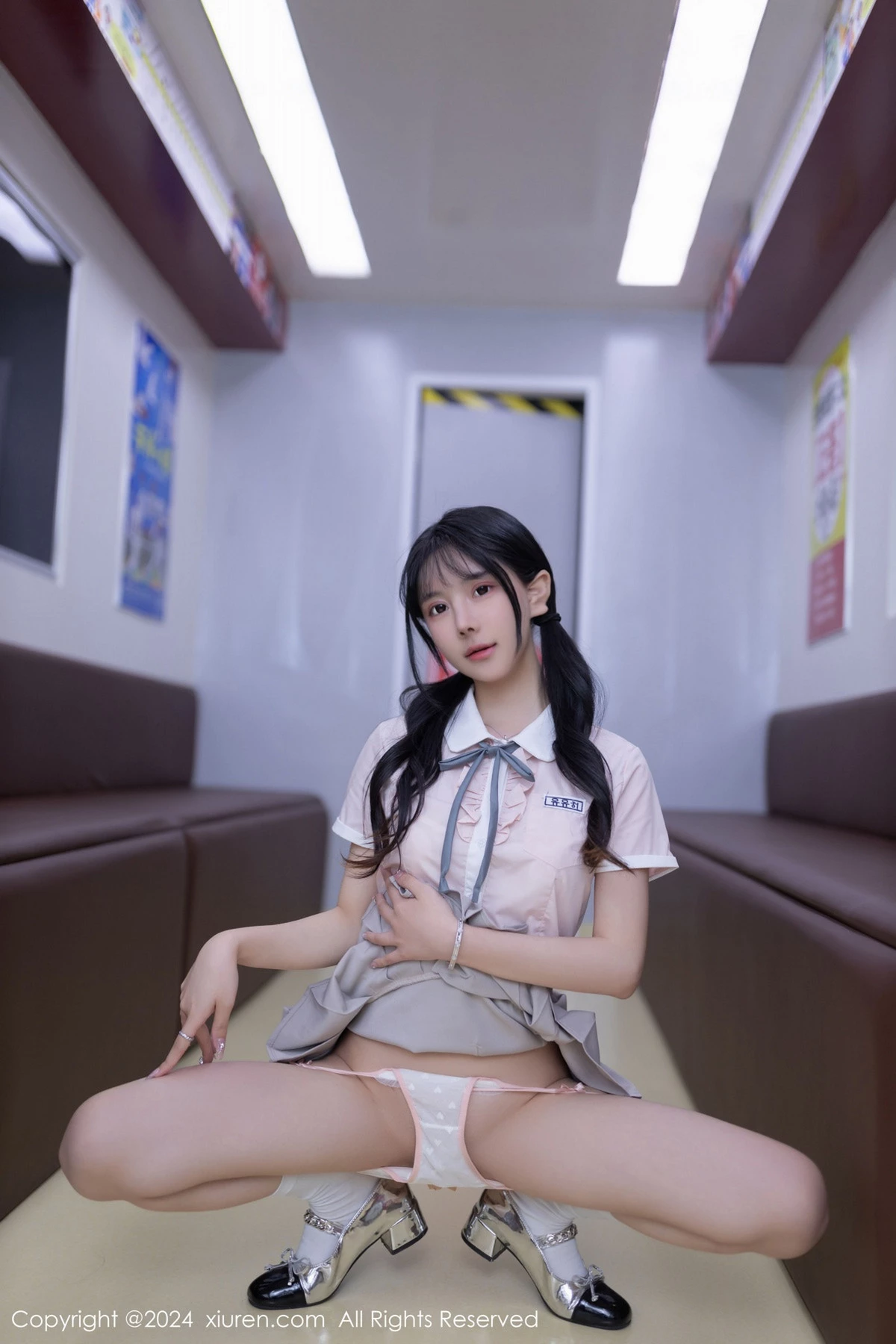 [[XiuRen秀人网]秀人网]No.8515_模特幼幼地铁场景性感浅色学妹制服半脱秀完美身材迷人诱惑写真80P