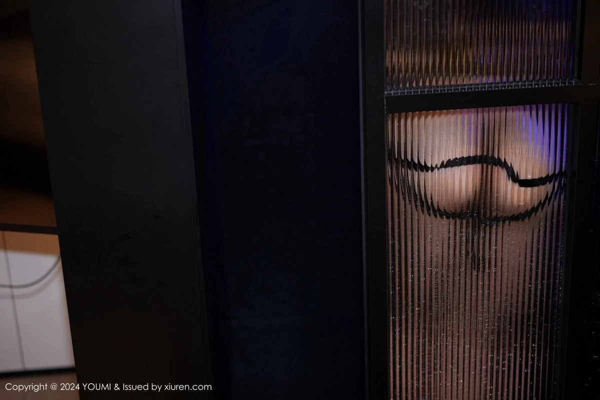 [YouMi尤蜜荟]Vol.1059_模特心妍小公主浴室场景性感黑色情趣服饰秀凹凸身材诱惑写真72P