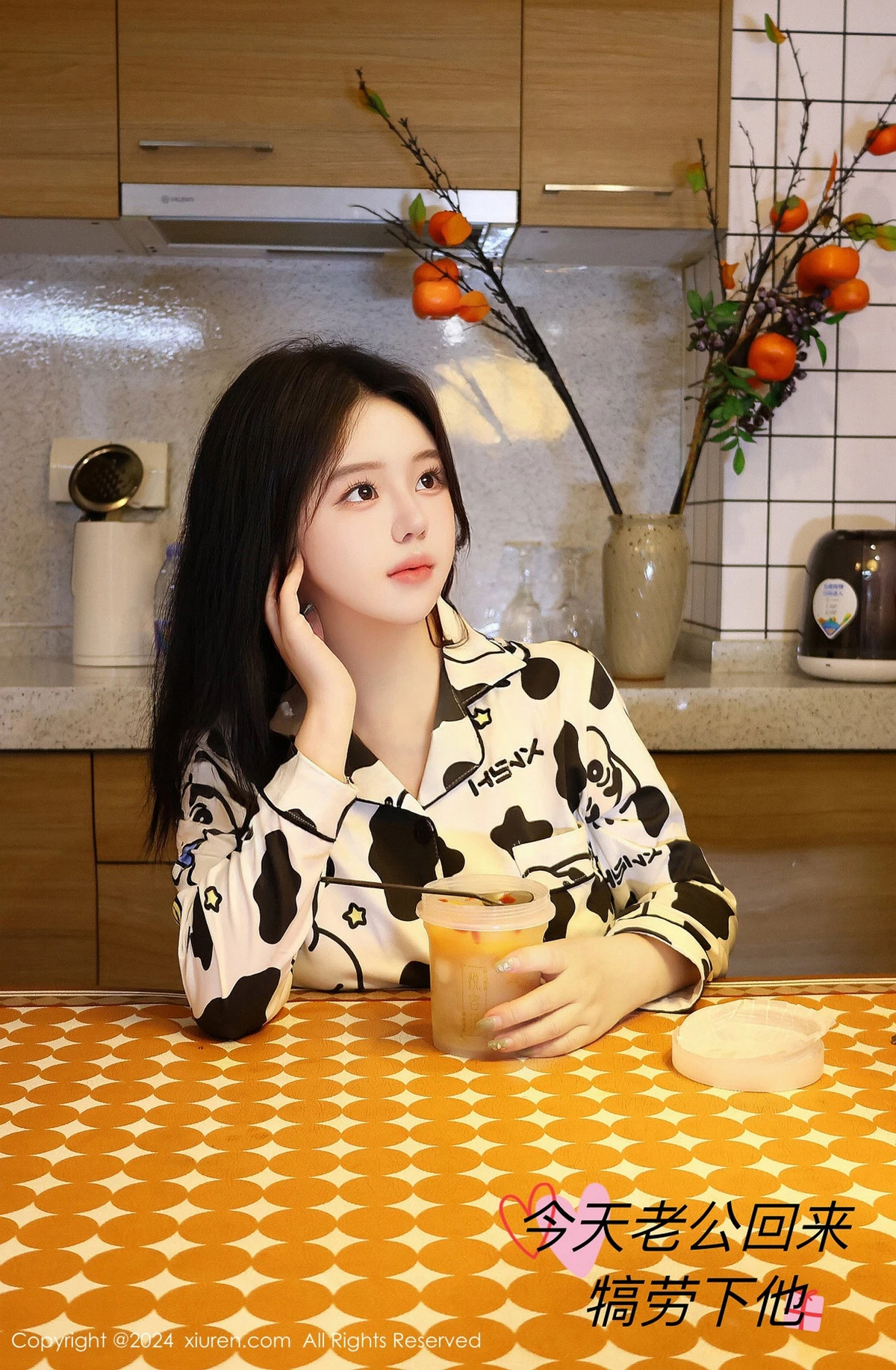 [[XiuRen秀人网]秀人网]No.8517_模特小薯条nienie性感花色睡衣+透明胶衣短裙秀惹火身材诱惑写真78P