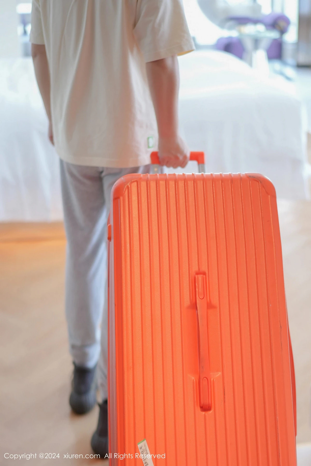 [[XiuRen秀人网]秀人网]No.8507_模特鱼尾fish性感白色制服配白色筒袜半脱秀曼妙身姿诱惑写真90P