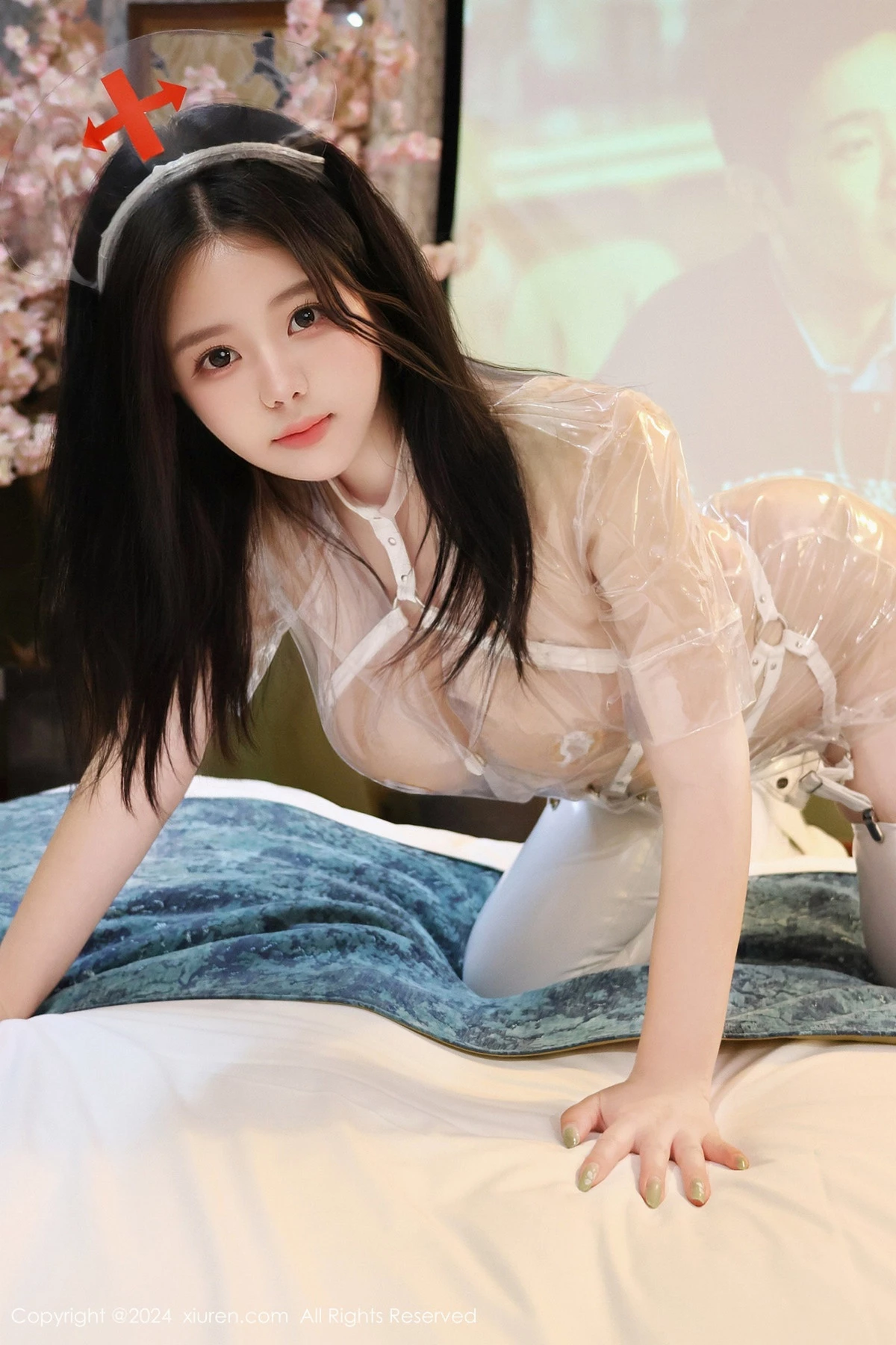 [[XiuRen秀人网]秀人网]No.8517_模特小薯条nienie性感花色睡衣+透明胶衣短裙秀惹火身材诱惑写真78P