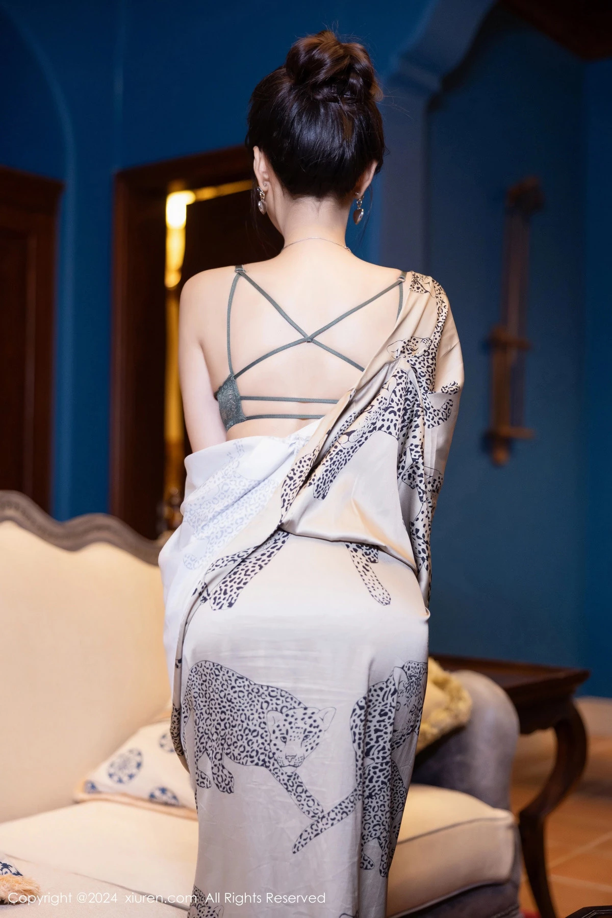 [[XiuRen秀人网]秀人网]No.8510_女神王馨瑶yanni性感睡衣露灰绿色内衣配超薄黑丝完美诱惑写真82P