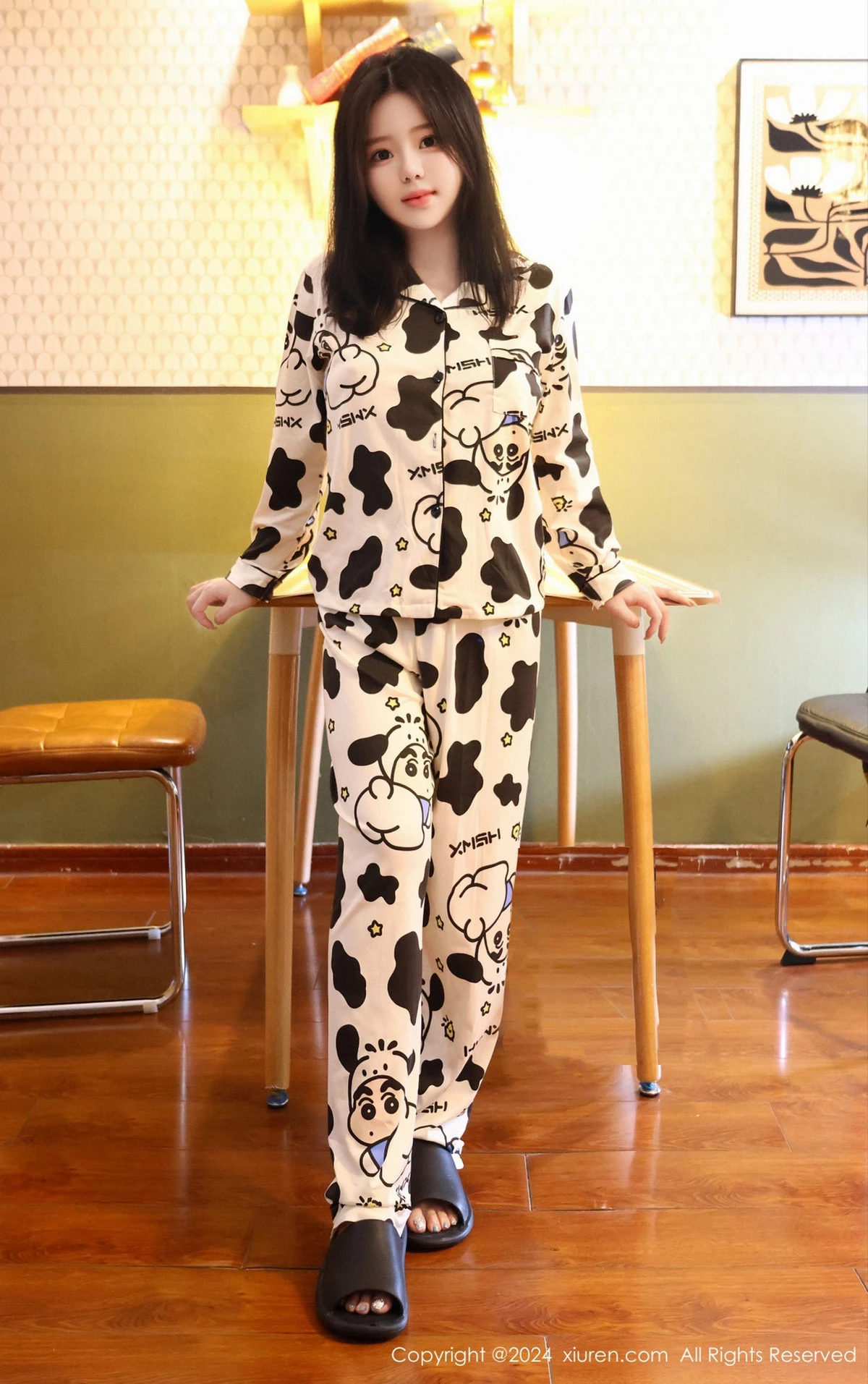 [[XiuRen秀人网]秀人网]No.8517_模特小薯条nienie性感花色睡衣+透明胶衣短裙秀惹火身材诱惑写真78P