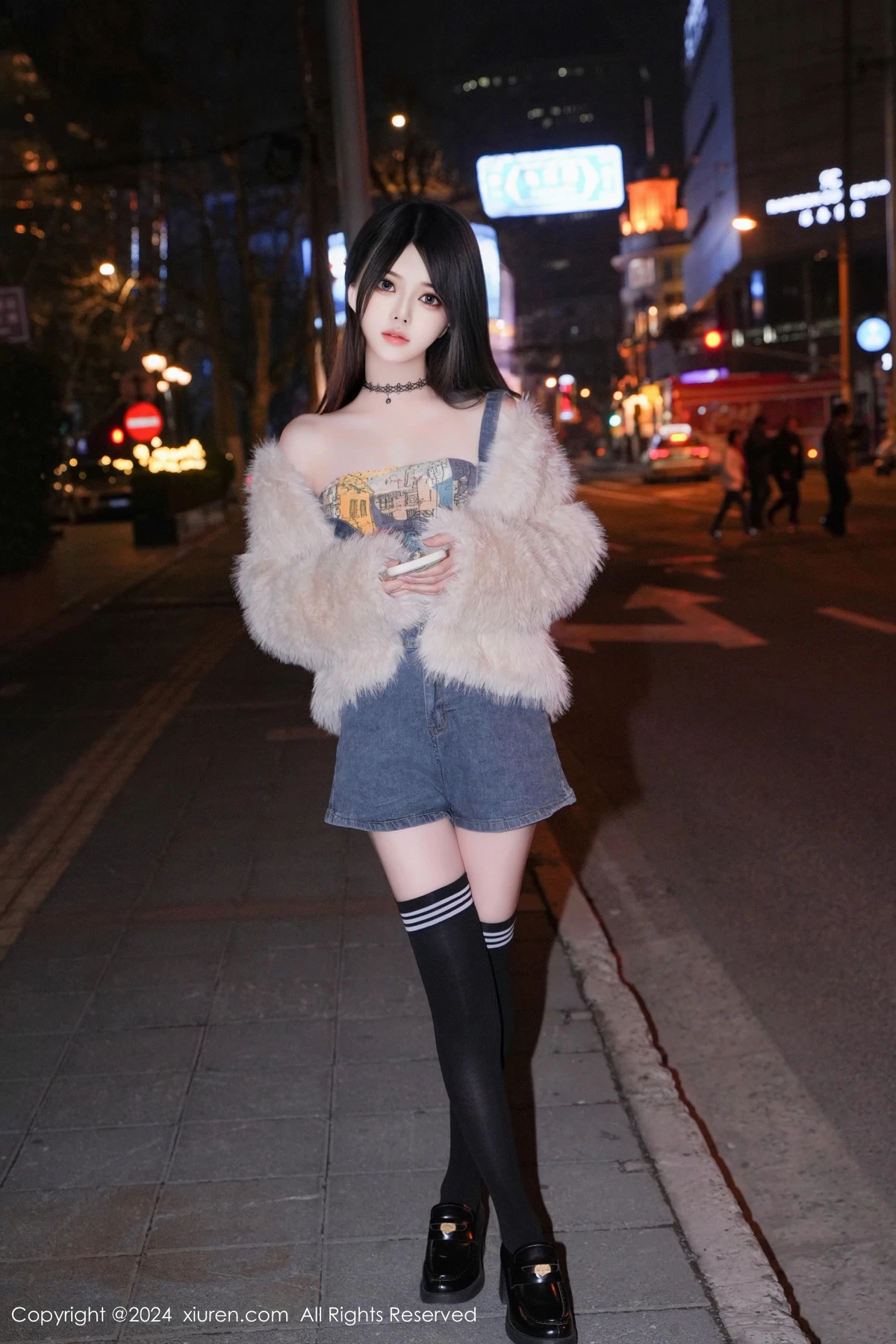 [[XiuRen秀人网]秀人网]No.8508_模特林月月性感抹胸牛仔背带服配黑色腿袜秀完美身材迷人写真63P