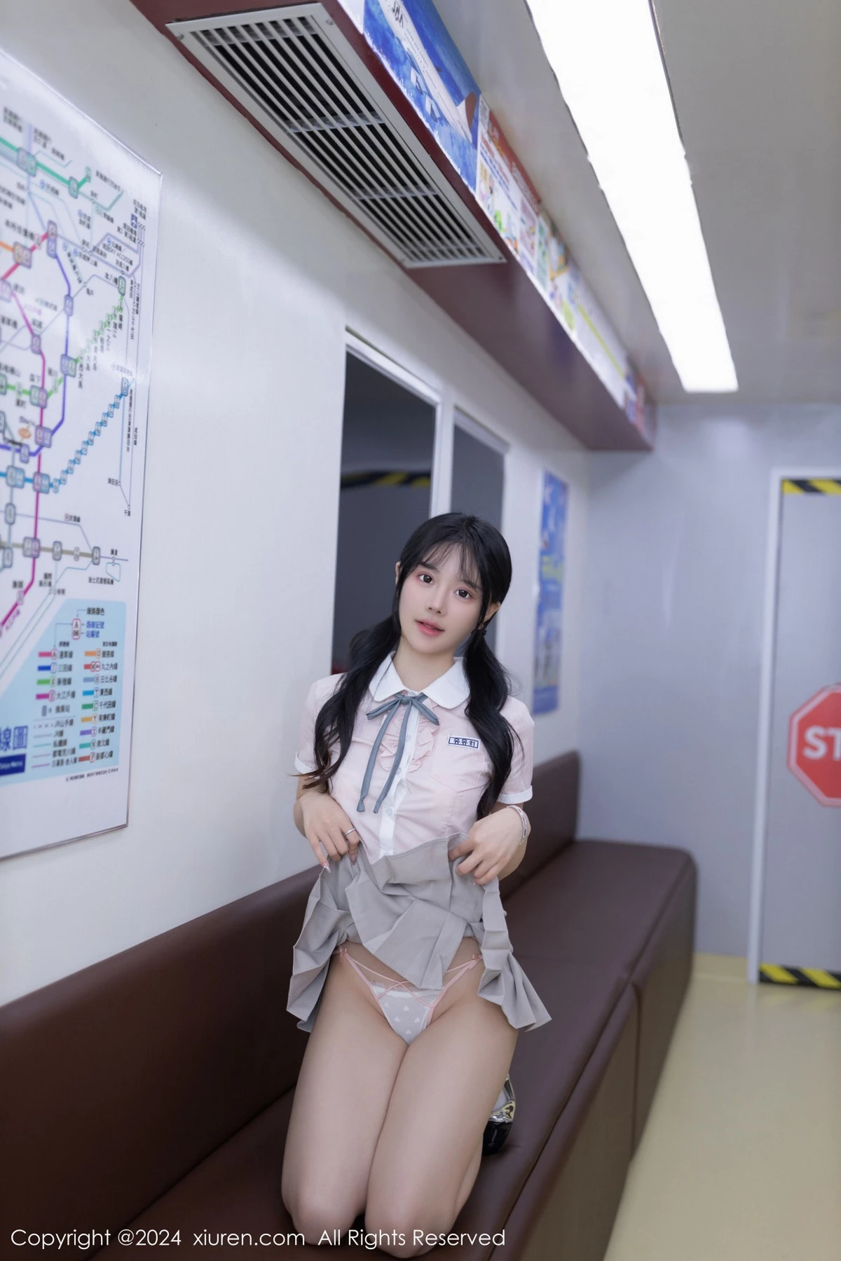 [[XiuRen秀人网]秀人网]No.8515_模特幼幼地铁场景性感浅色学妹制服半脱秀完美身材迷人诱惑写真80P