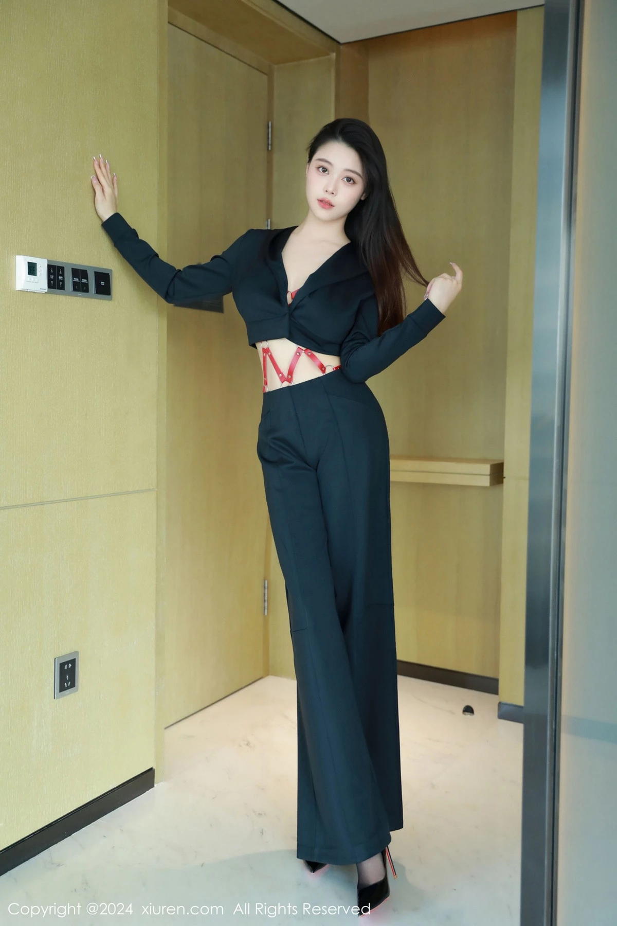 [[XiuRen秀人网]秀人网]No.8524_模特清妙捆绑主题红色带子情趣服饰配黑丝袜秀惹火身材诱惑写真80P