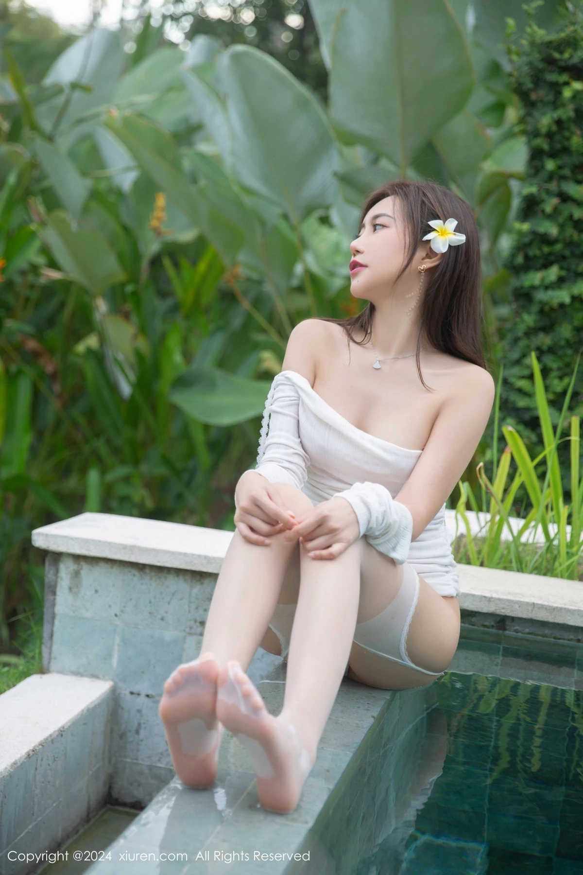 [[XiuRen秀人网]秀人网]No.8522_女神绮里嘉ula性感白色蕾丝内衣配白丝吊袜秀完美身材诱惑写真79P