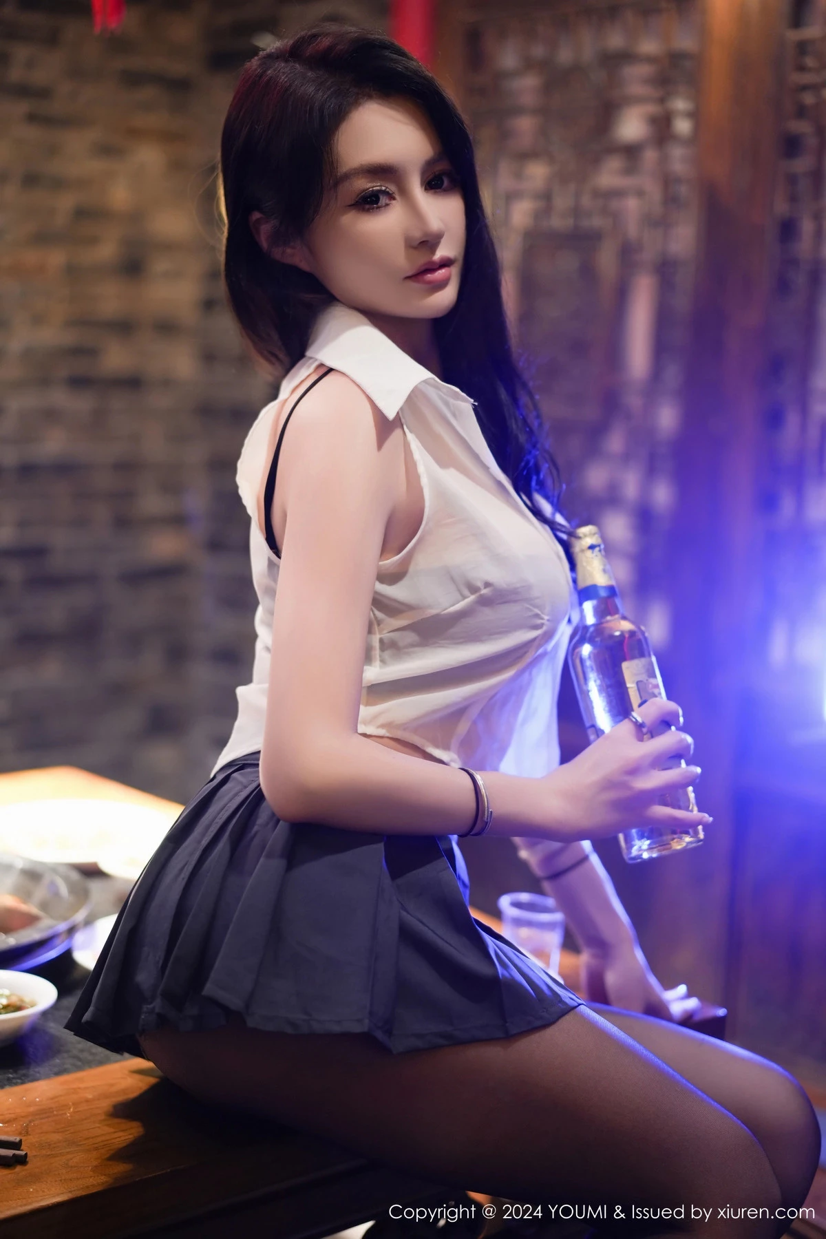 [YouMi尤蜜荟]Vol.1062_模特林幼一性感JK制服露黑色内衣配超薄黑丝秀完美身材诱惑写真70P