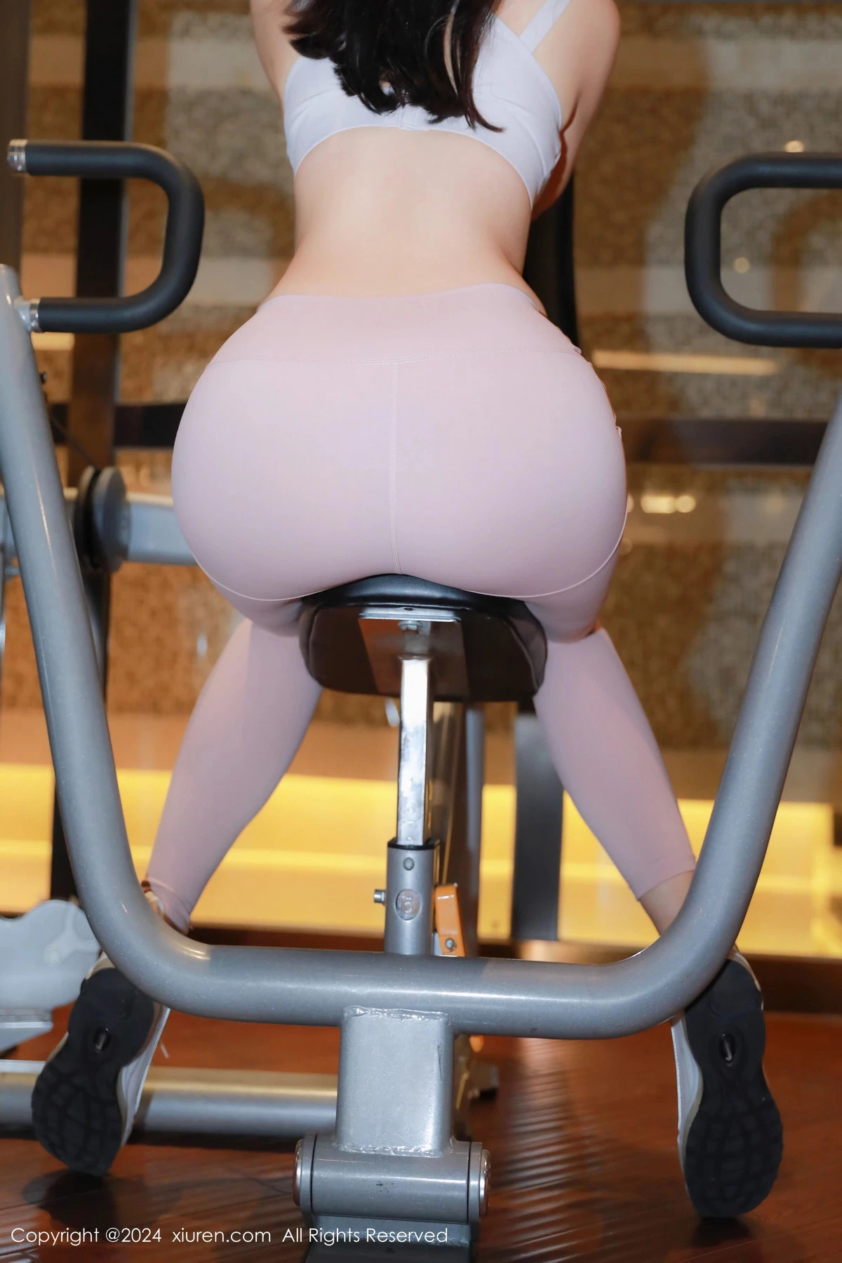 [[XiuRen秀人网]秀人网]No.8533_模特大美妞儿健身房场景性感浅粉色瑜伽服饰秀完美身材诱惑写真74P