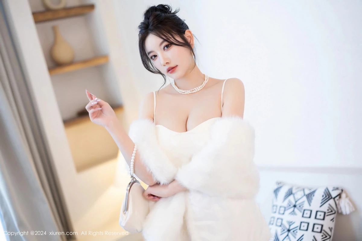 [[XiuRen秀人网]秀人网]No.8538_女神杨晨晨Yome性感白色连衣裙配白色丝袜秀完美身材诱惑写真81P