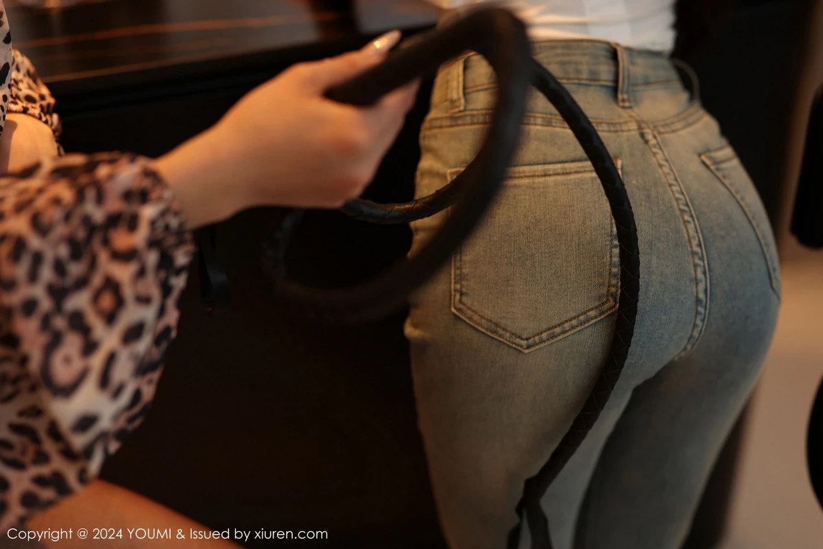 [YouMi尤蜜荟]Vol.1061_模特合集谭小灵私房性感白色上衣配牛仔裤秀曼妙身姿诱惑写真99P