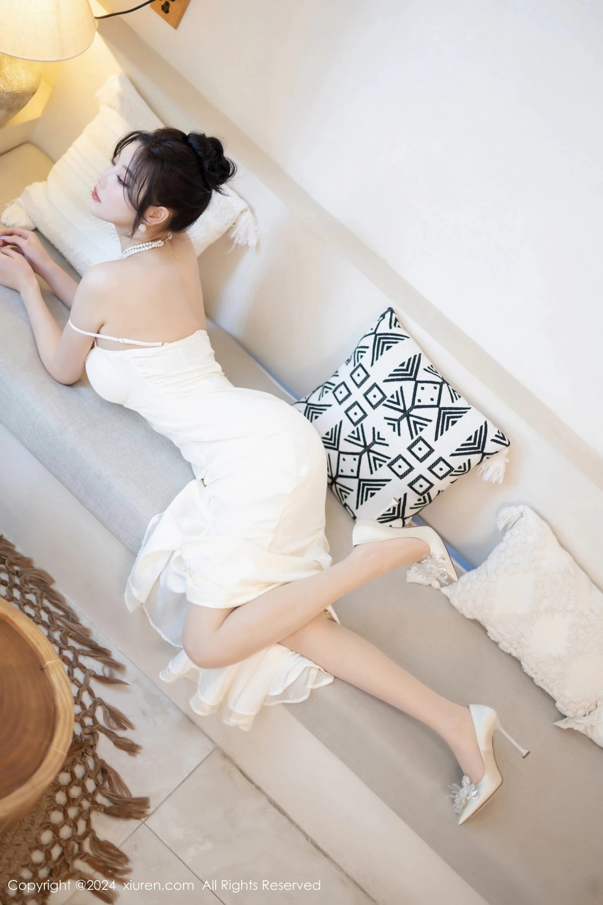 [[XiuRen秀人网]秀人网]No.8538_女神杨晨晨Yome性感白色连衣裙配白色丝袜秀完美身材诱惑写真81P