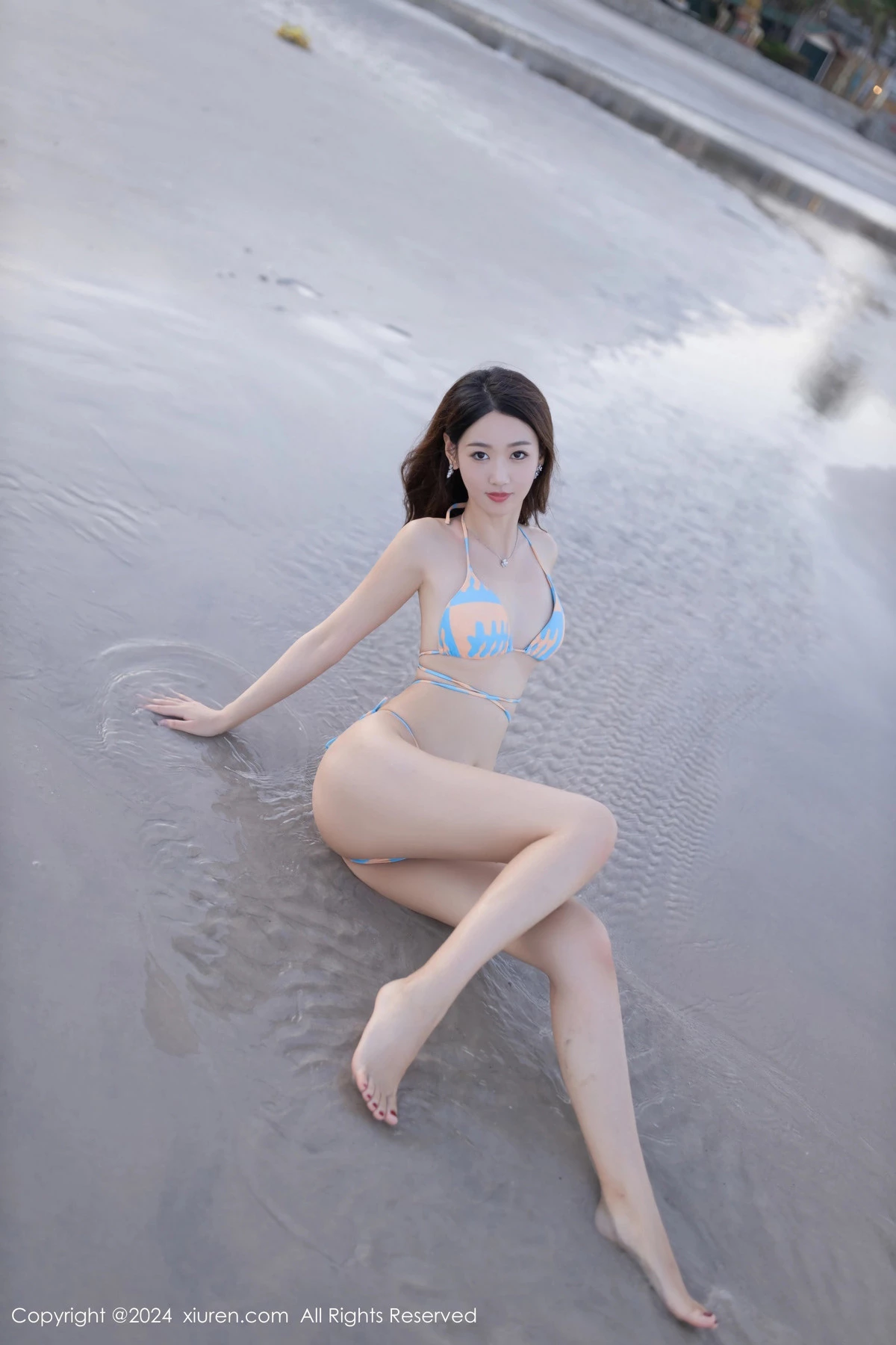 [[XiuRen秀人网]秀人网]No.8531_模特唐安琪海边沙滩性感蓝色比基尼服饰半脱秀曼妙身姿诱惑写真80P