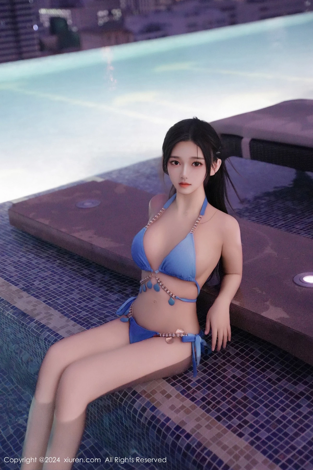 [[XiuRen秀人网]秀人网]No.8518_模特奶茶味的包子性感蓝色比基尼服饰秀丰腴身材完美诱惑写真84P