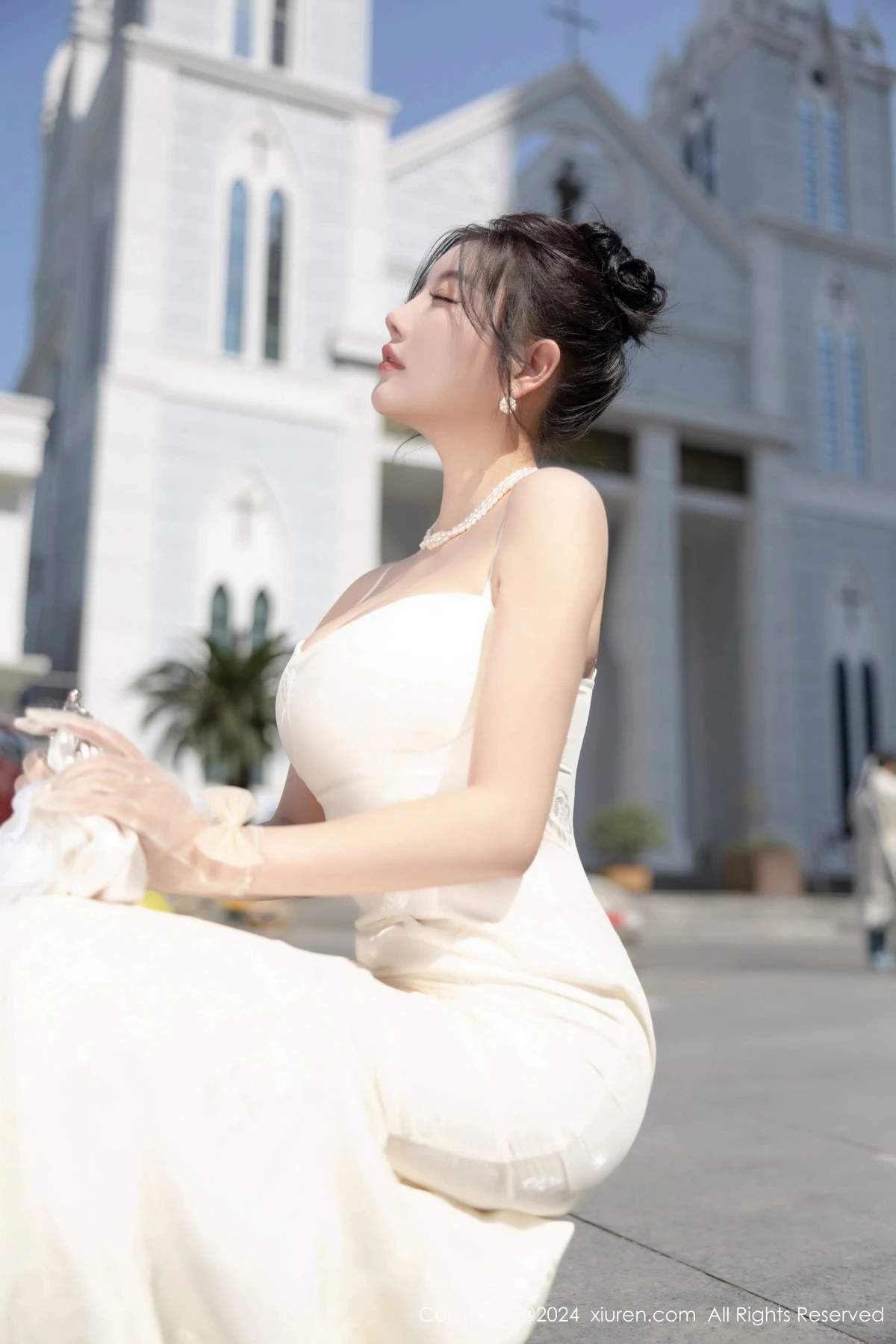 [[XiuRen秀人网]秀人网]No.8538_女神杨晨晨Yome性感白色连衣裙配白色丝袜秀完美身材诱惑写真81P